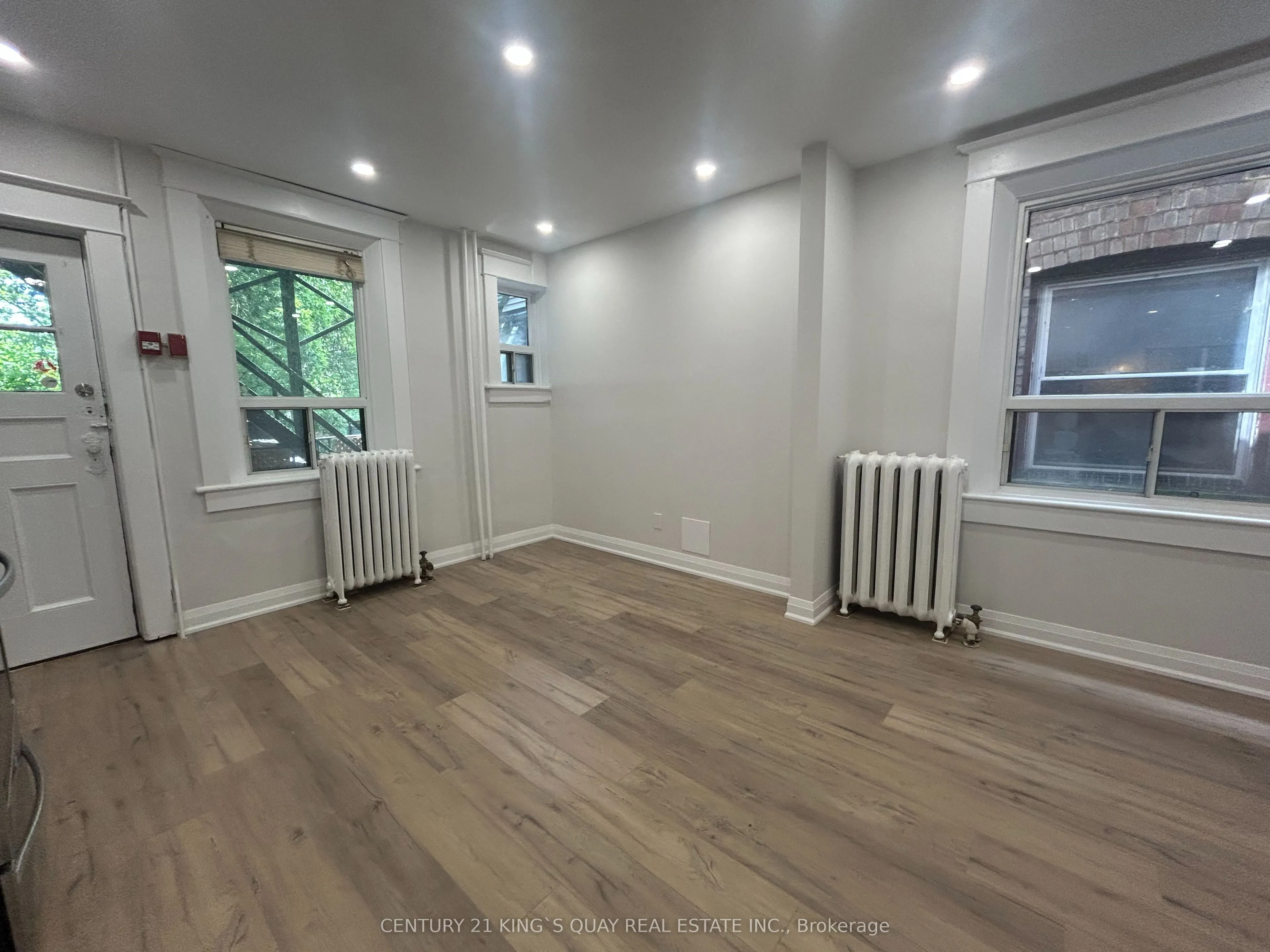 223 Roncesvelles Avenue #1