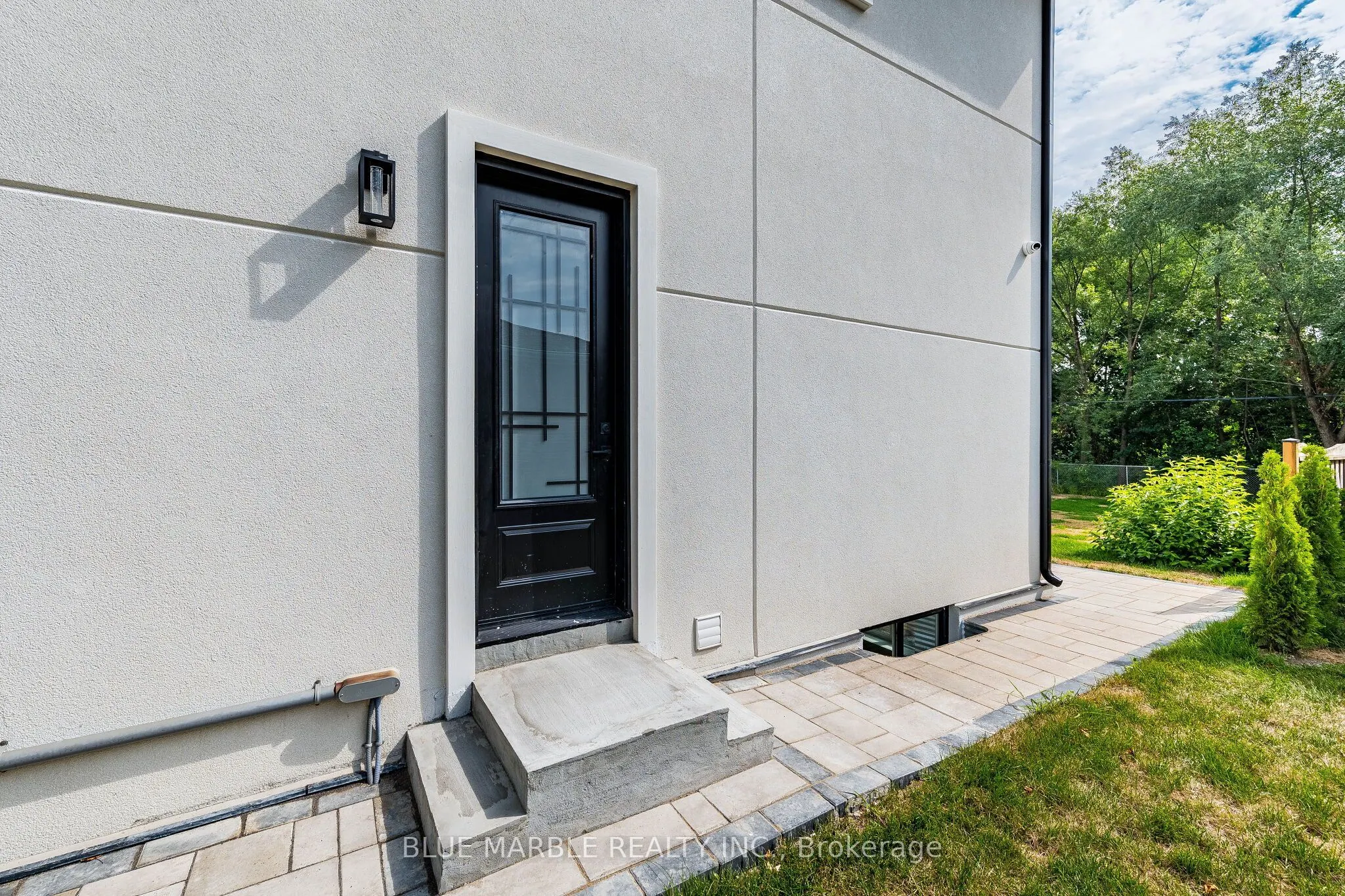 320 Kingsleigh Court