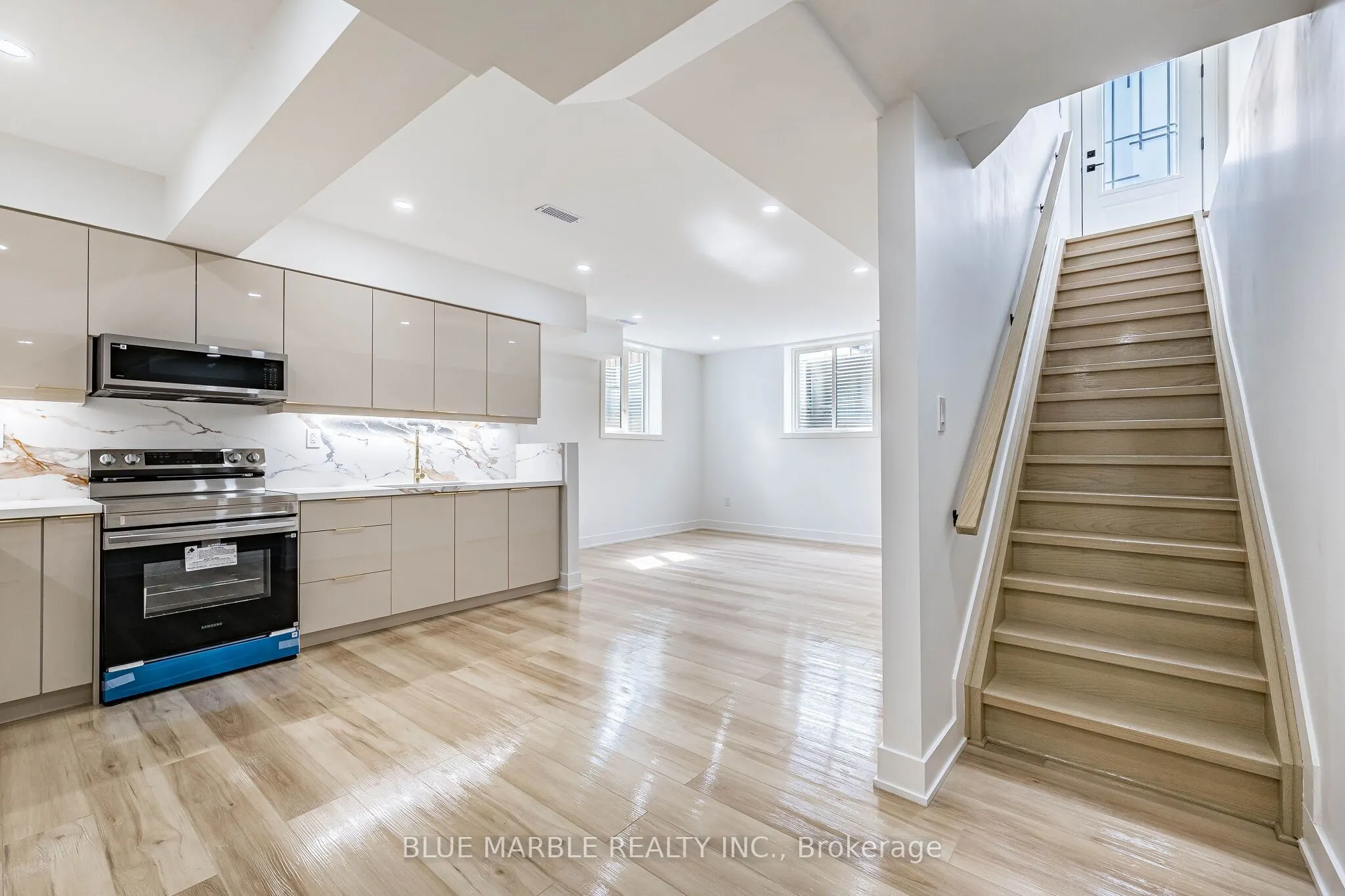 320 Kingsleigh Court