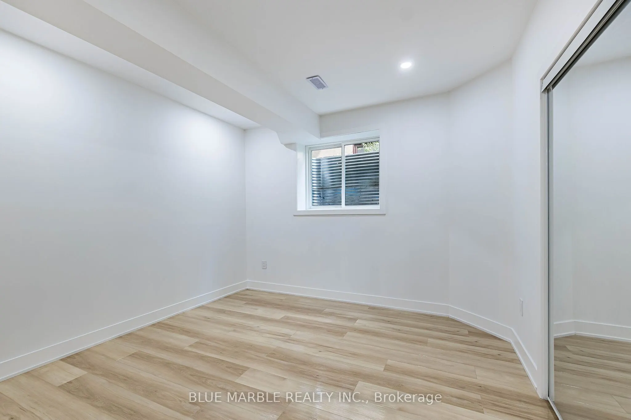 320 Kingsleigh Court