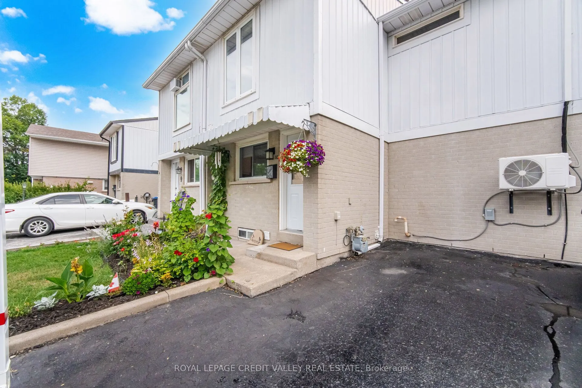 10 Gladstone Square
