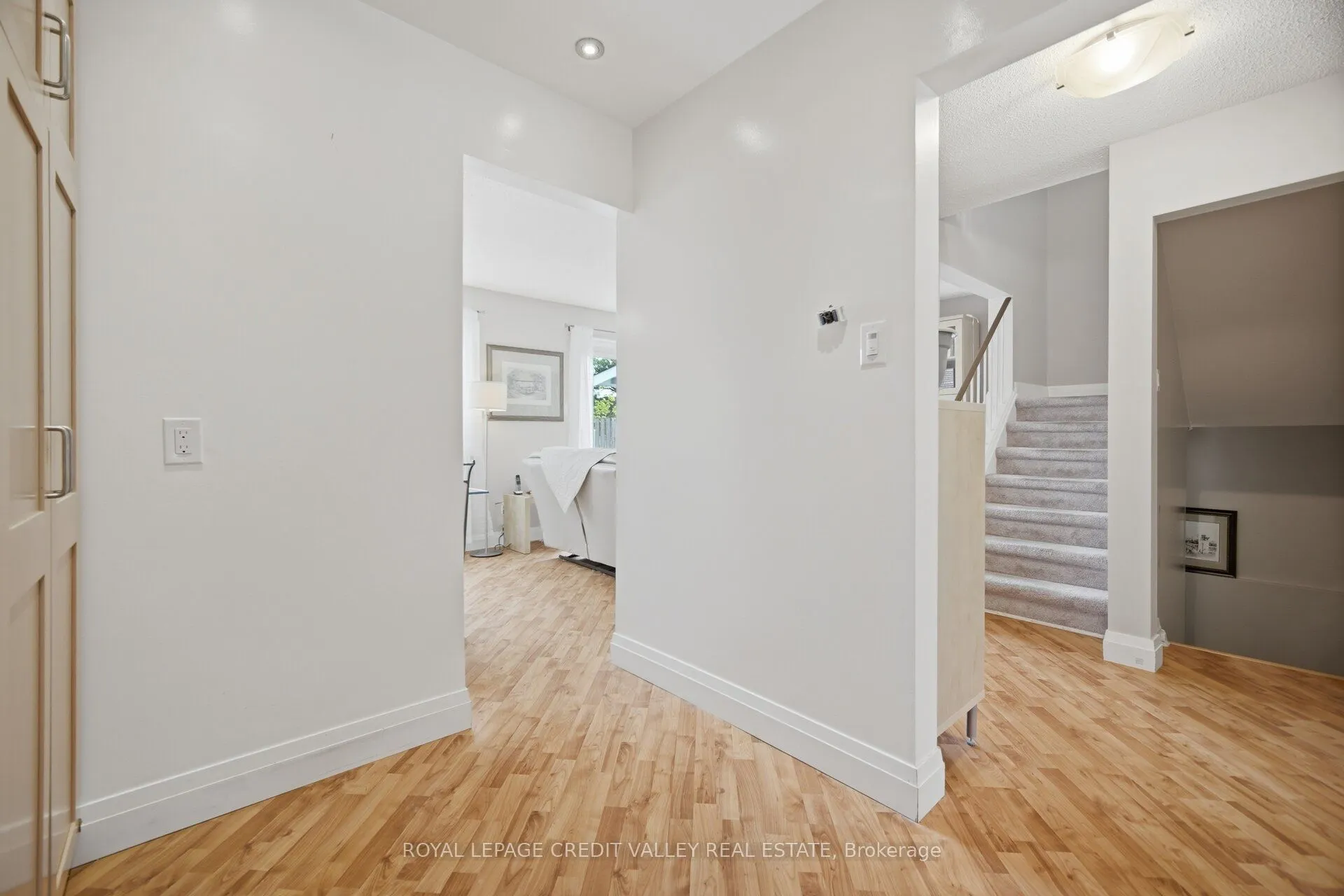 10 Gladstone Square