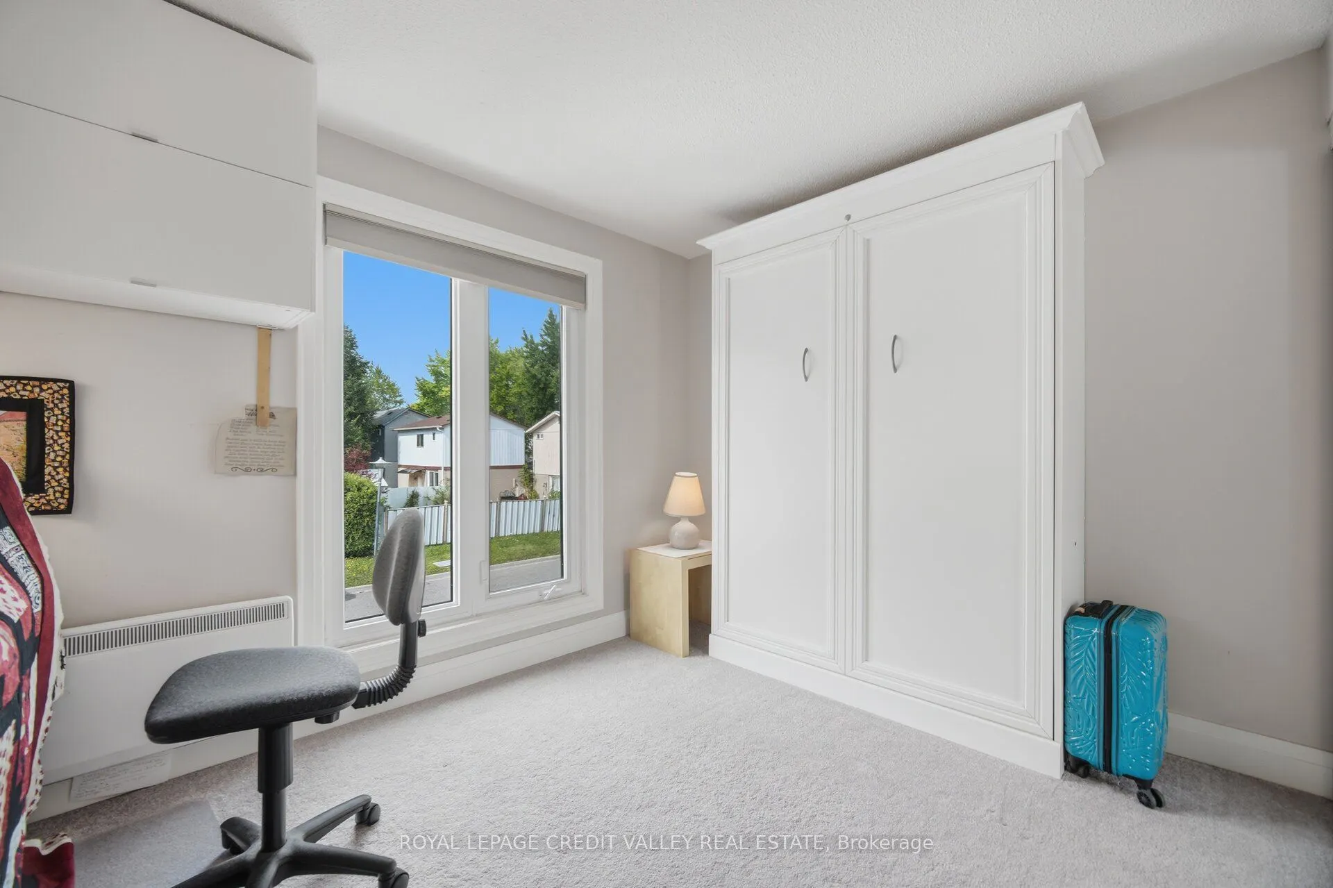 10 Gladstone Square