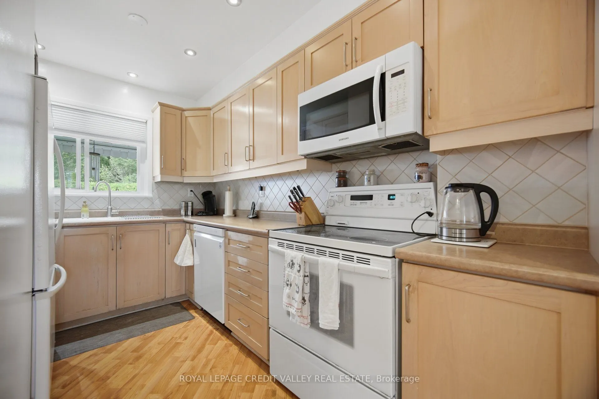 10 Gladstone Square