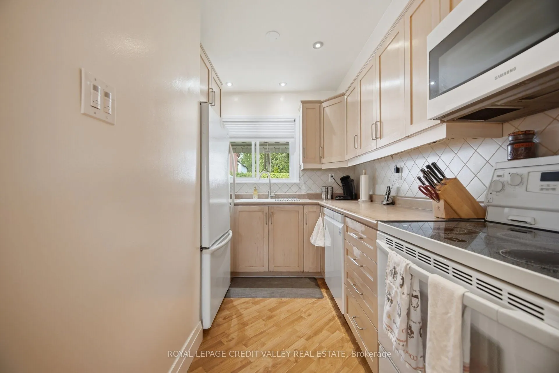 10 Gladstone Square