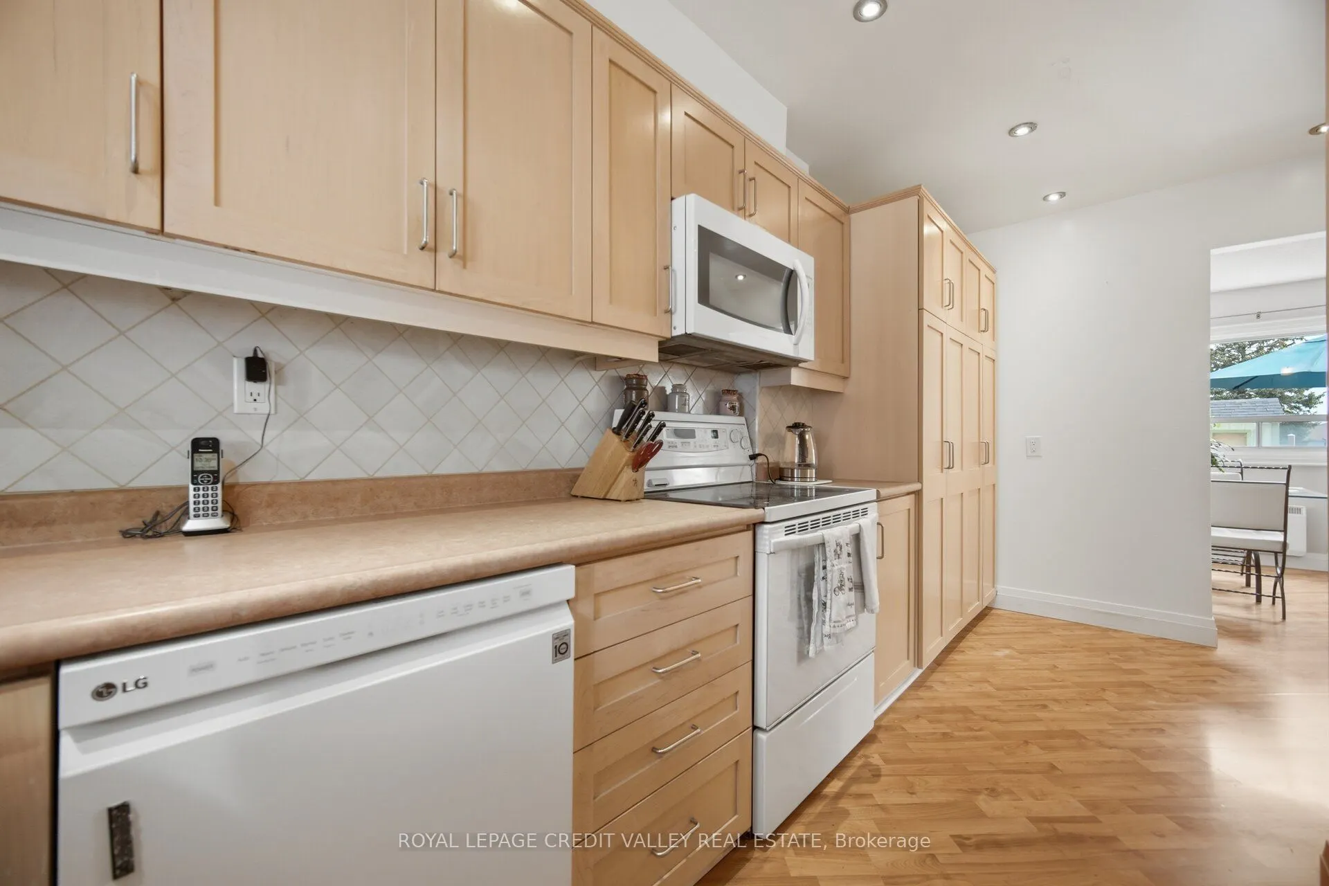 10 Gladstone Square
