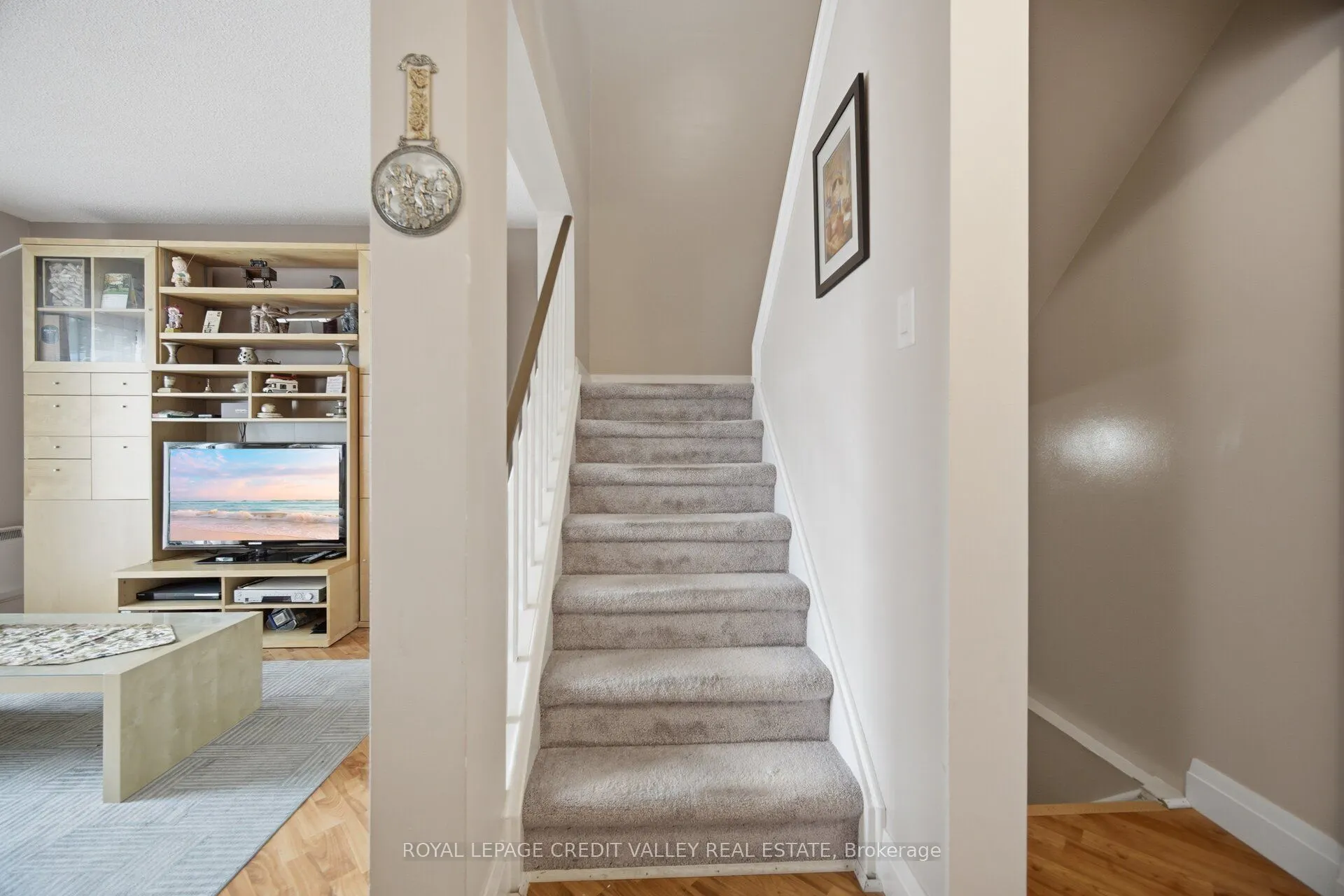 10 Gladstone Square