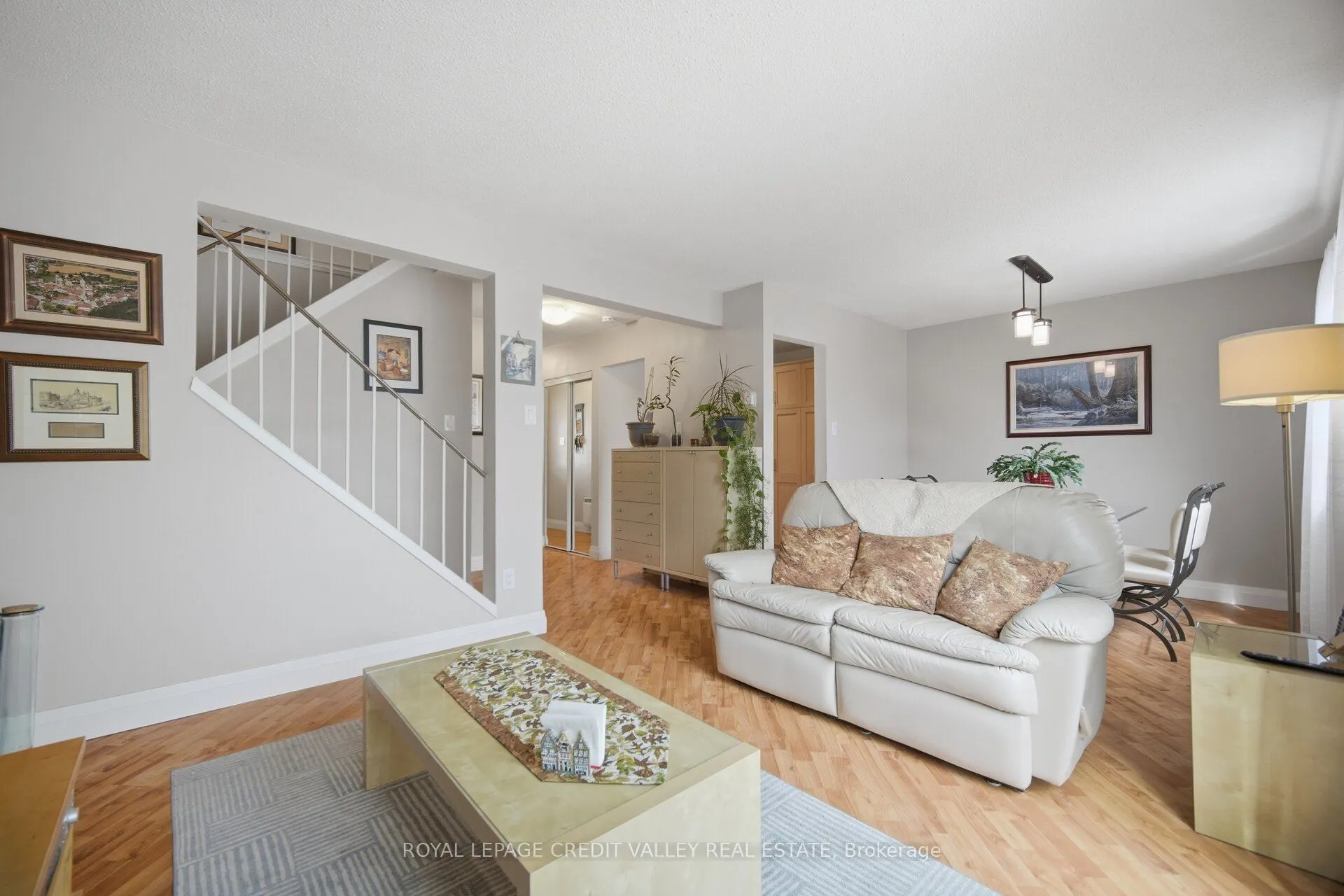 10 Gladstone Square