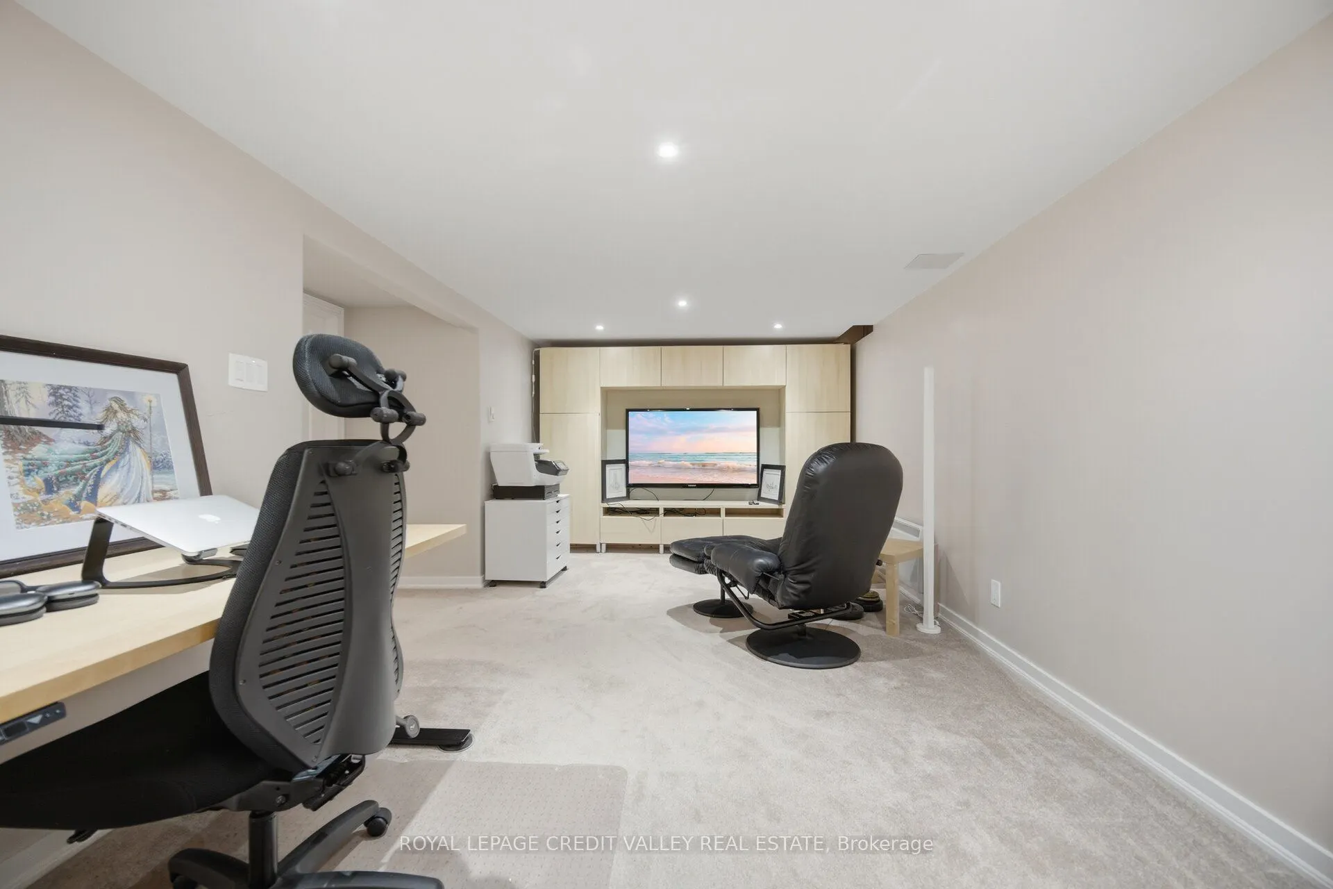 10 Gladstone Square
