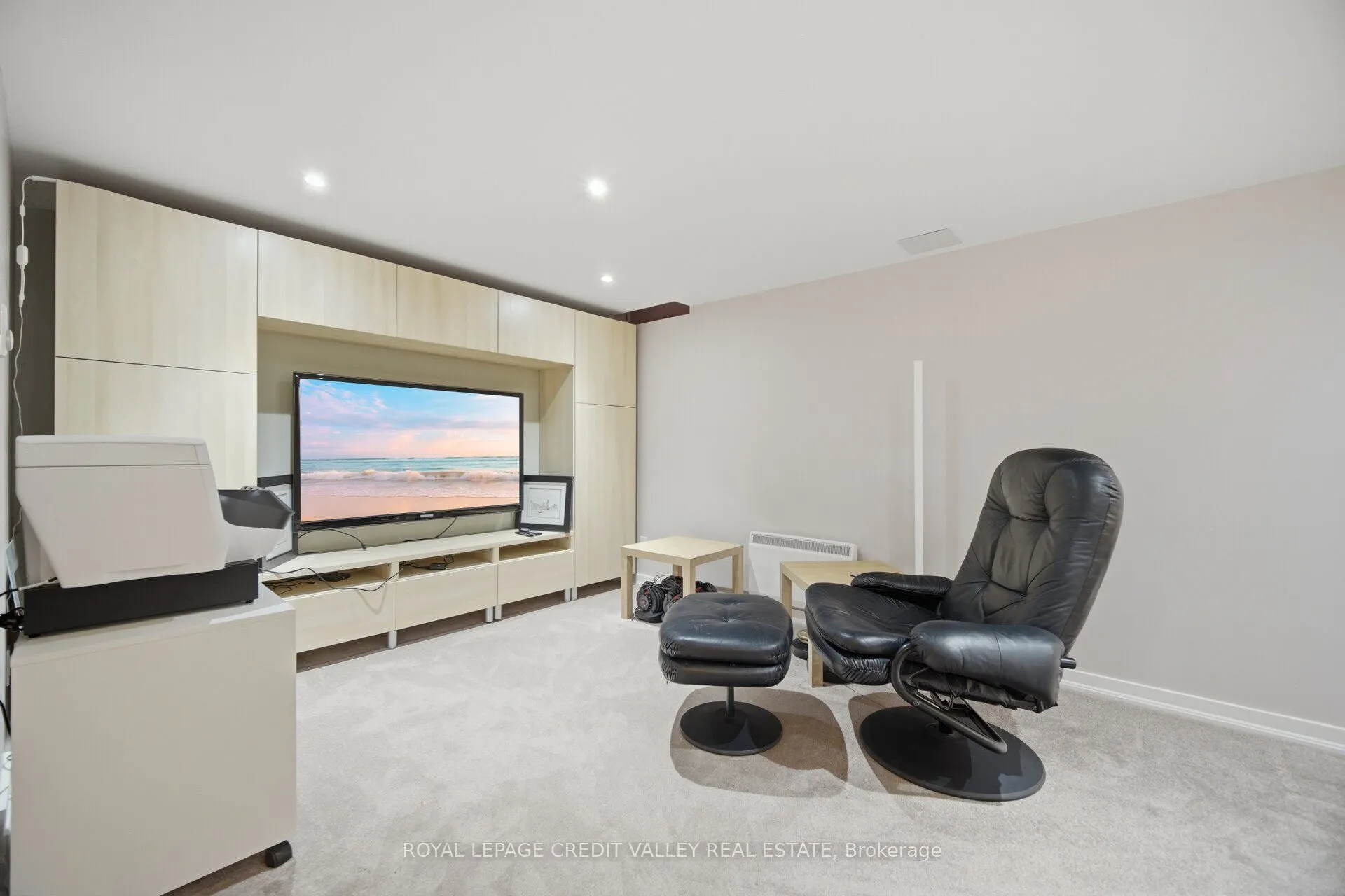 10 Gladstone Square