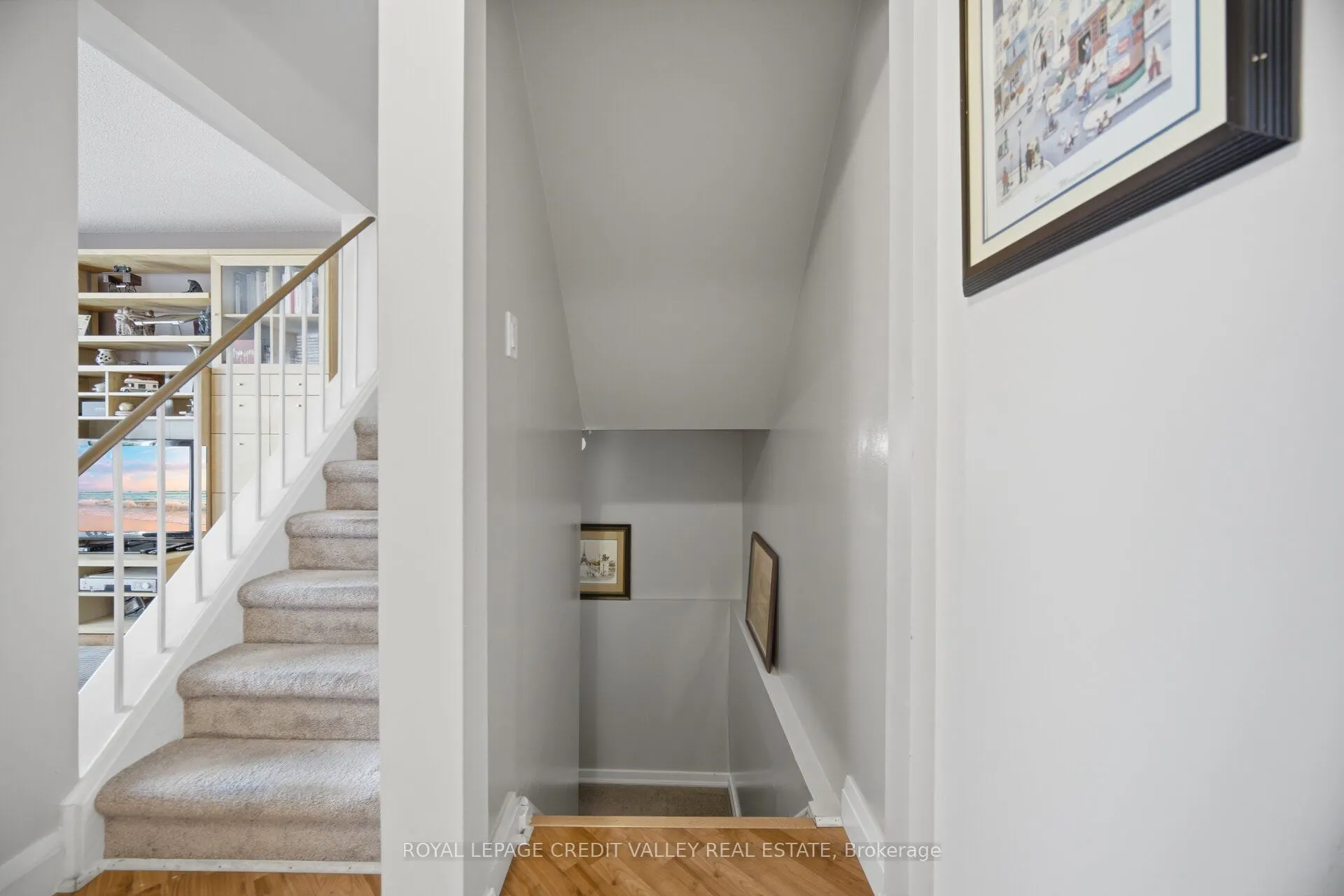 10 Gladstone Square