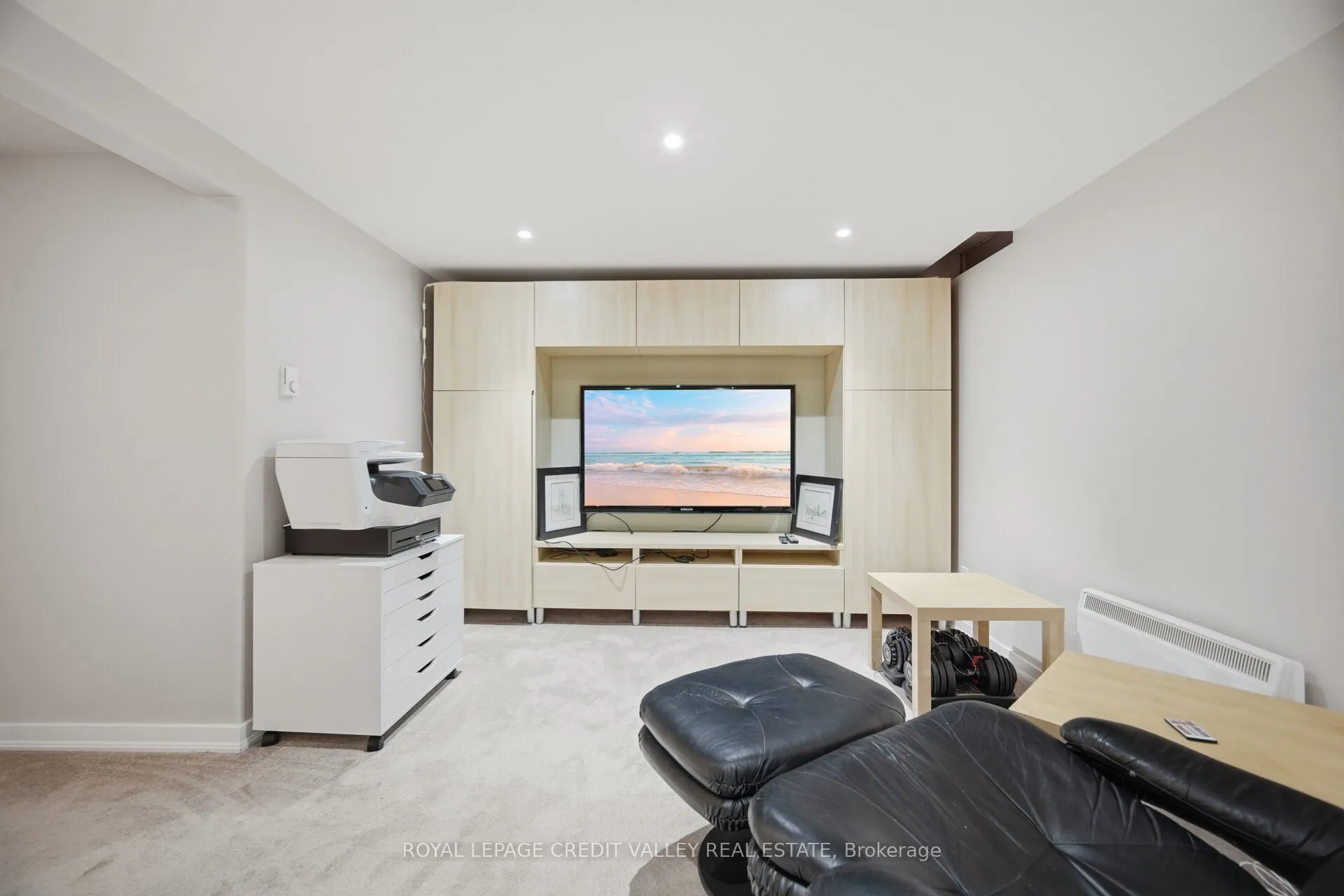 10 Gladstone Square