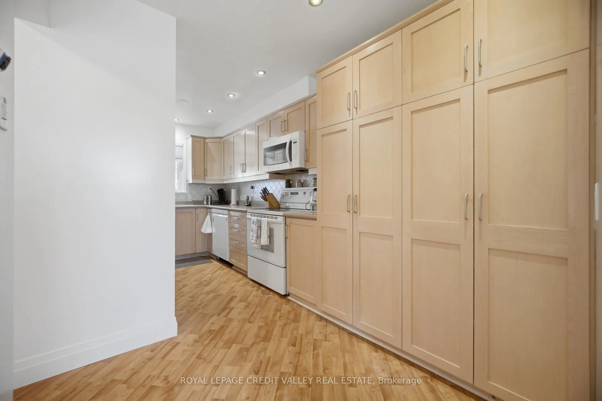 10 Gladstone Square