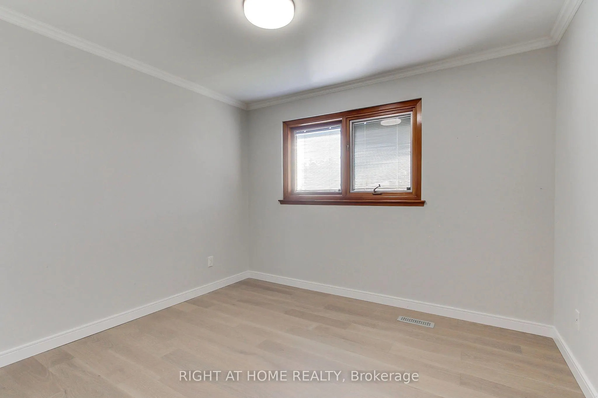 1715 Oberon Crescent