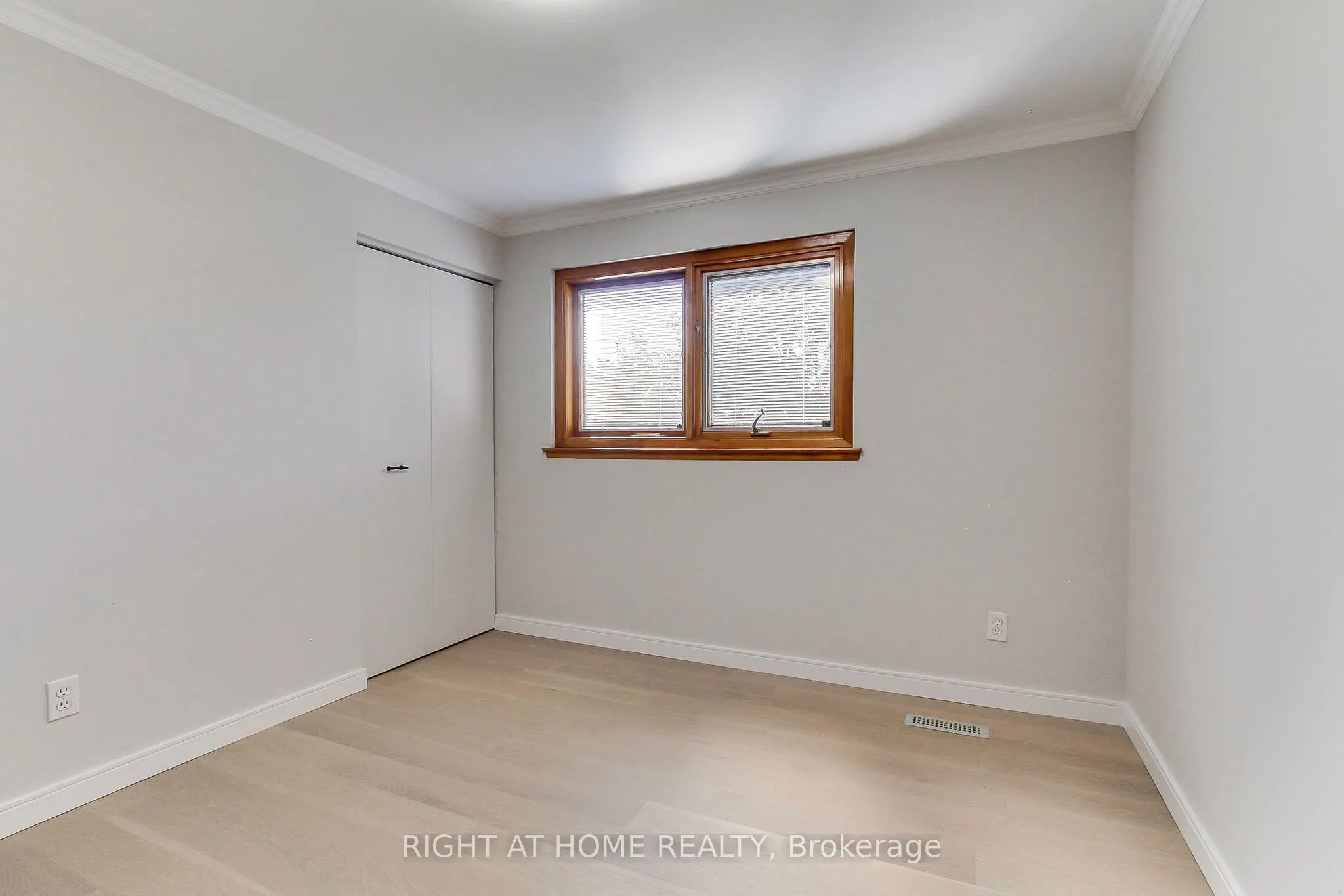 1715 Oberon Crescent