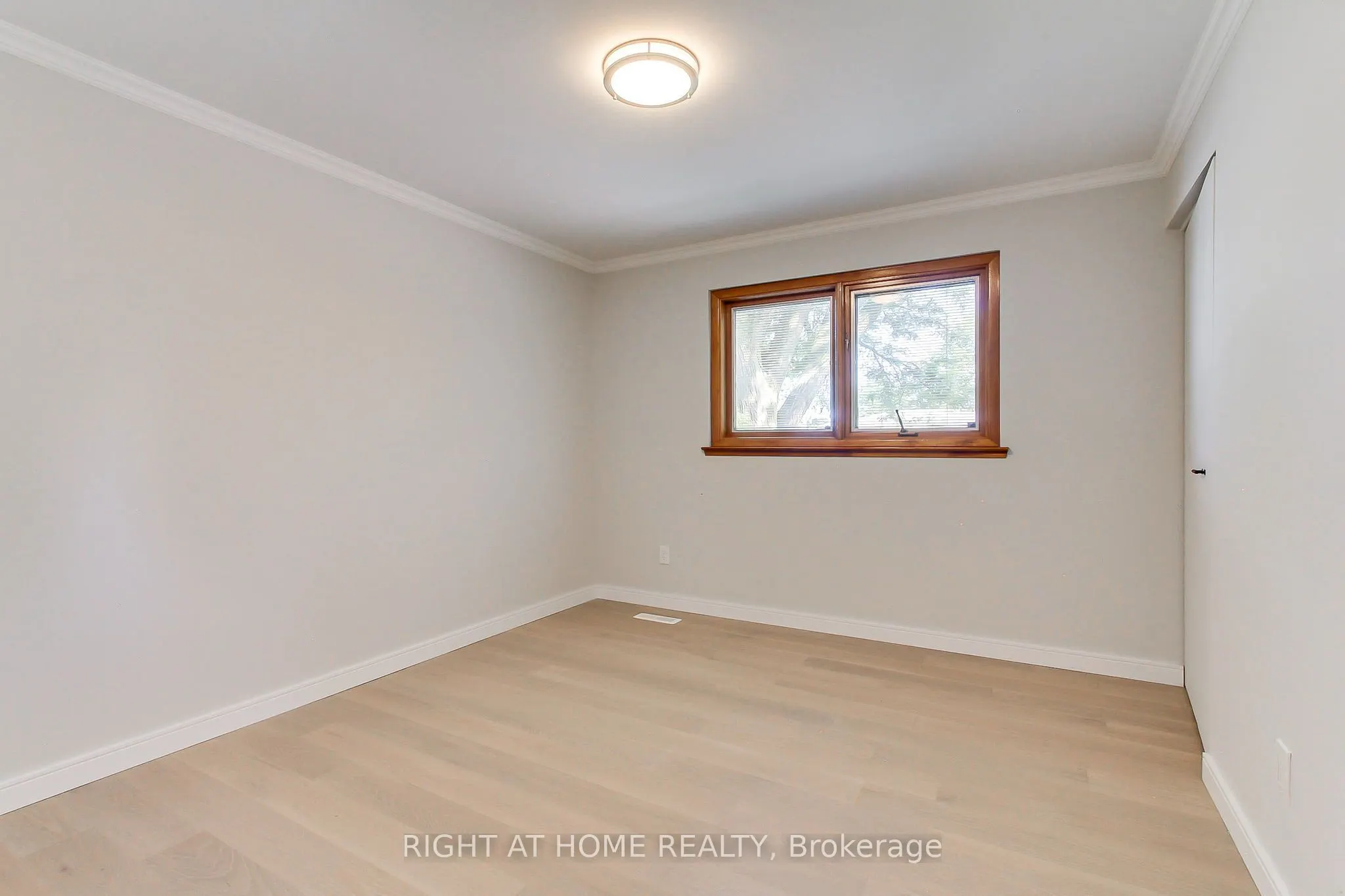 1715 Oberon Crescent