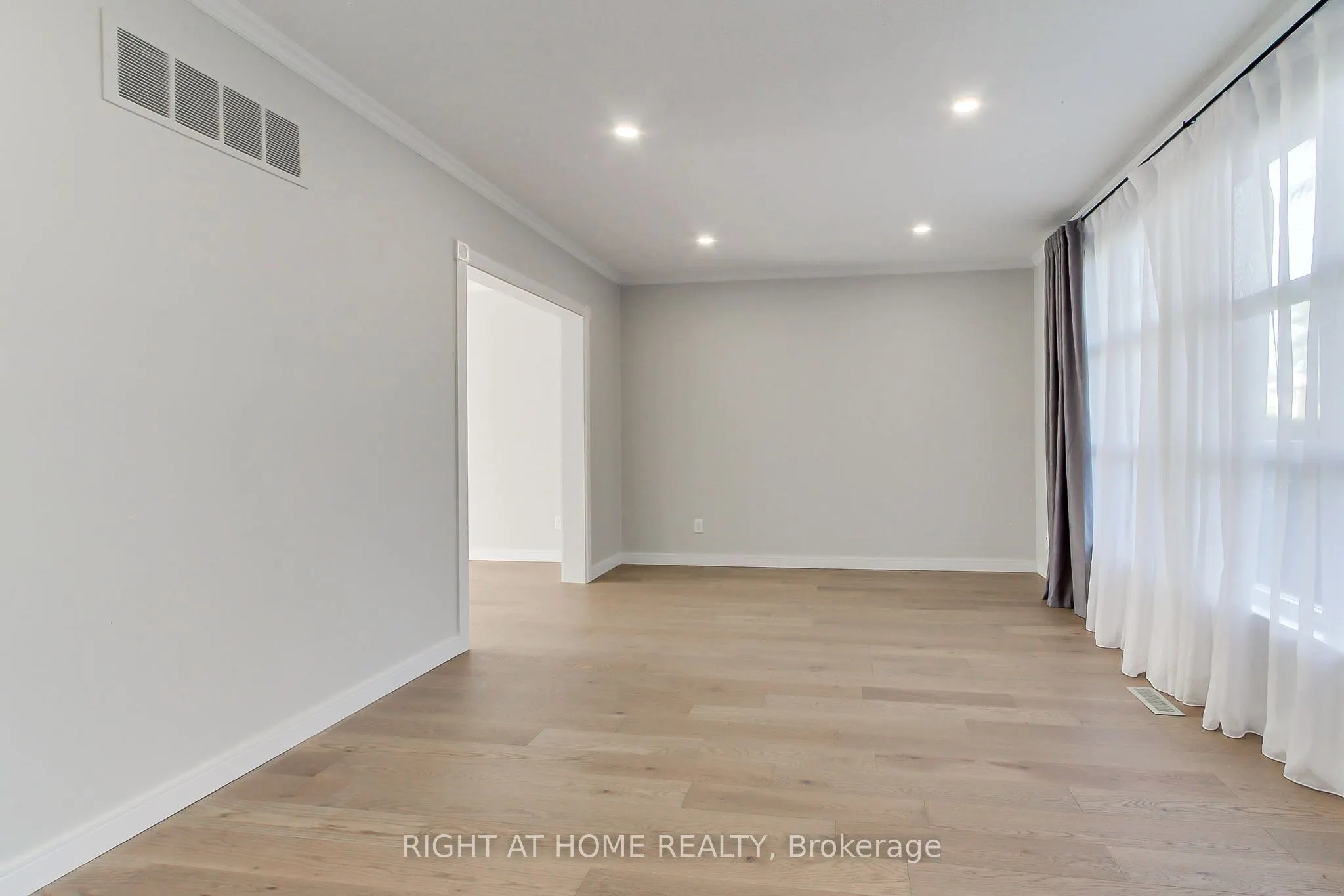 1715 Oberon Crescent