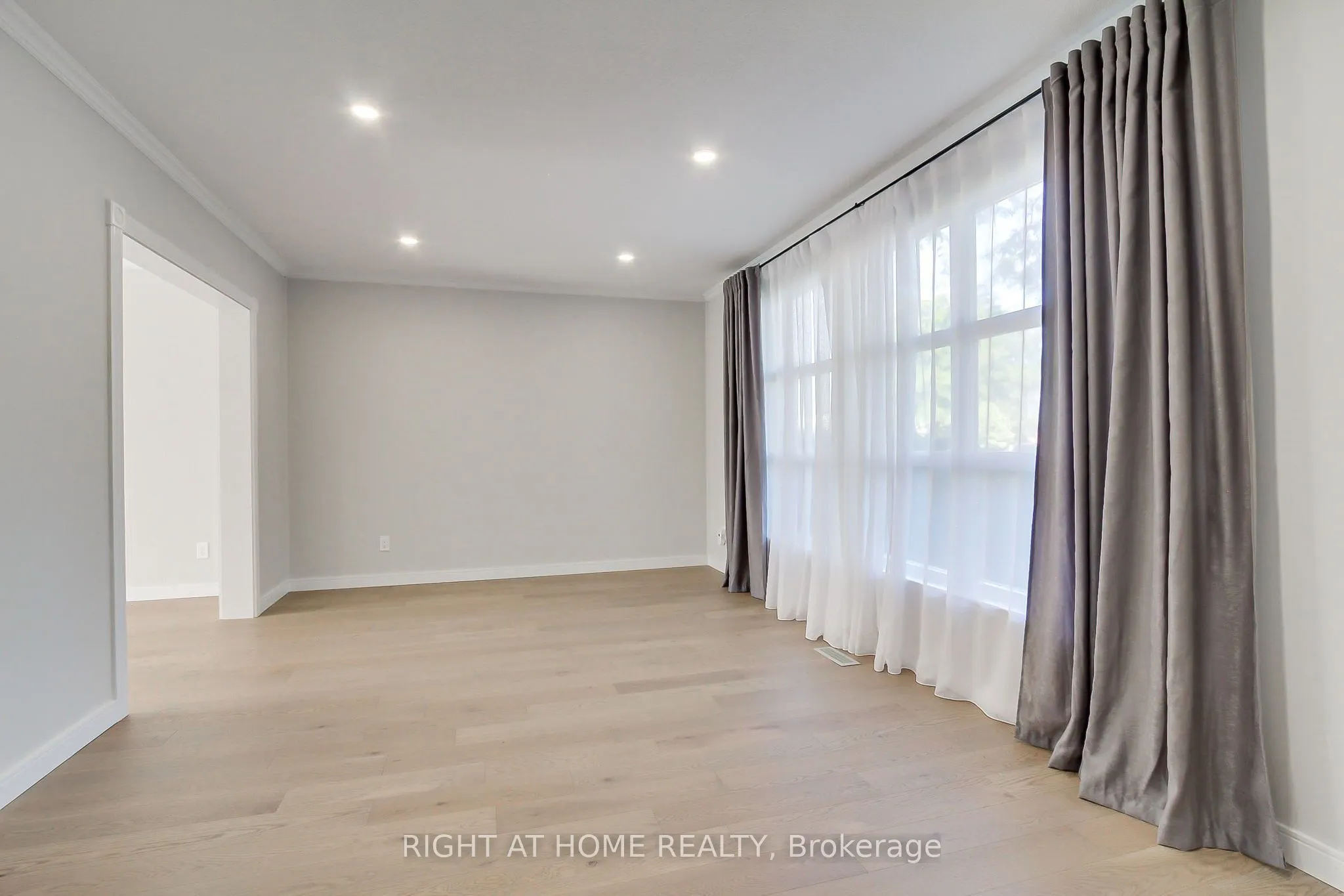 1715 Oberon Crescent