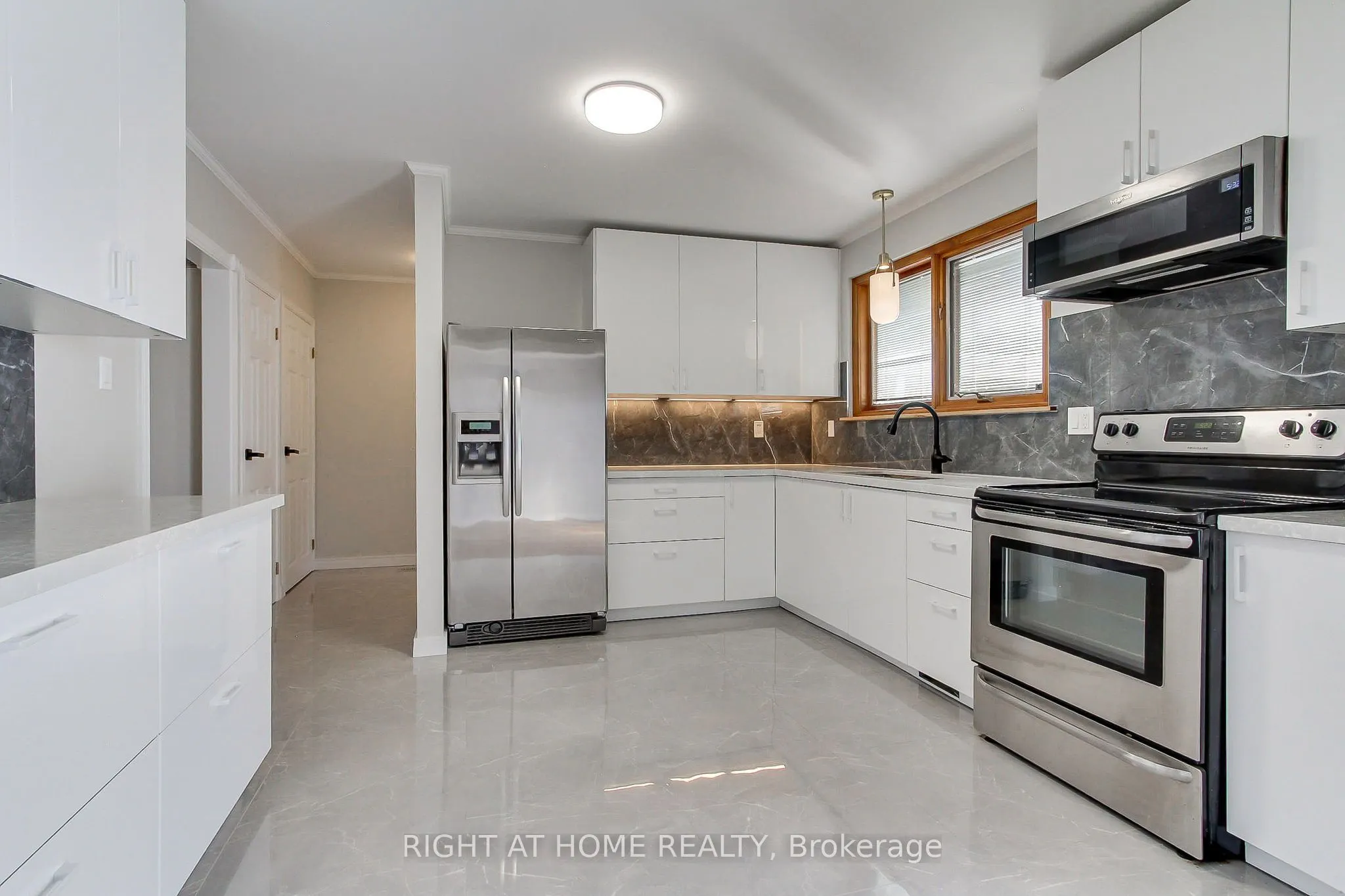 1715 Oberon Crescent