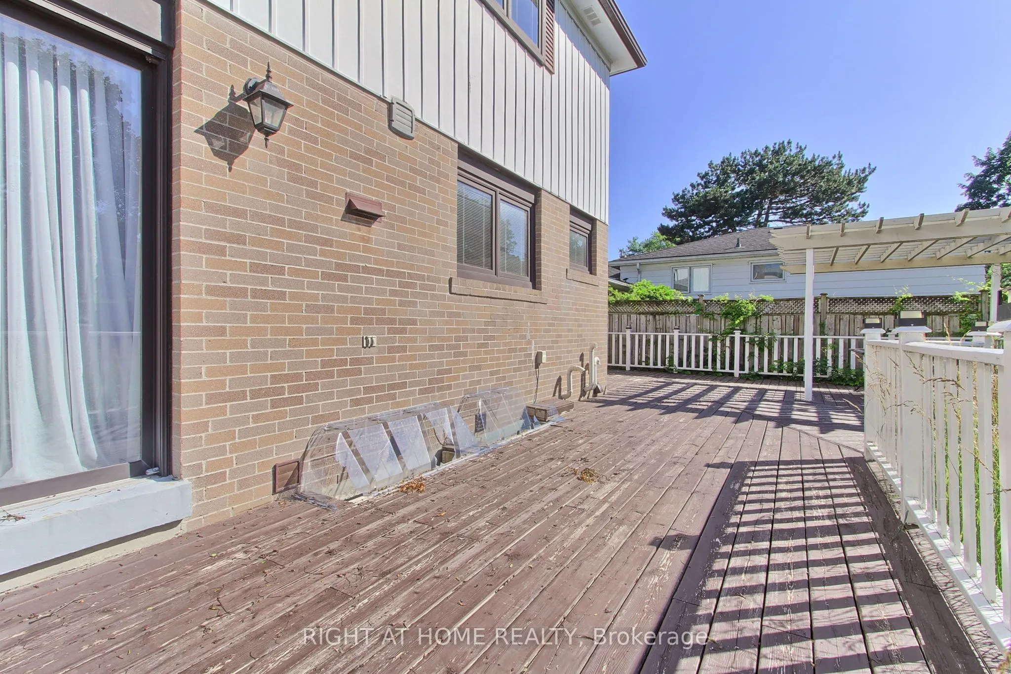 1715 Oberon Crescent