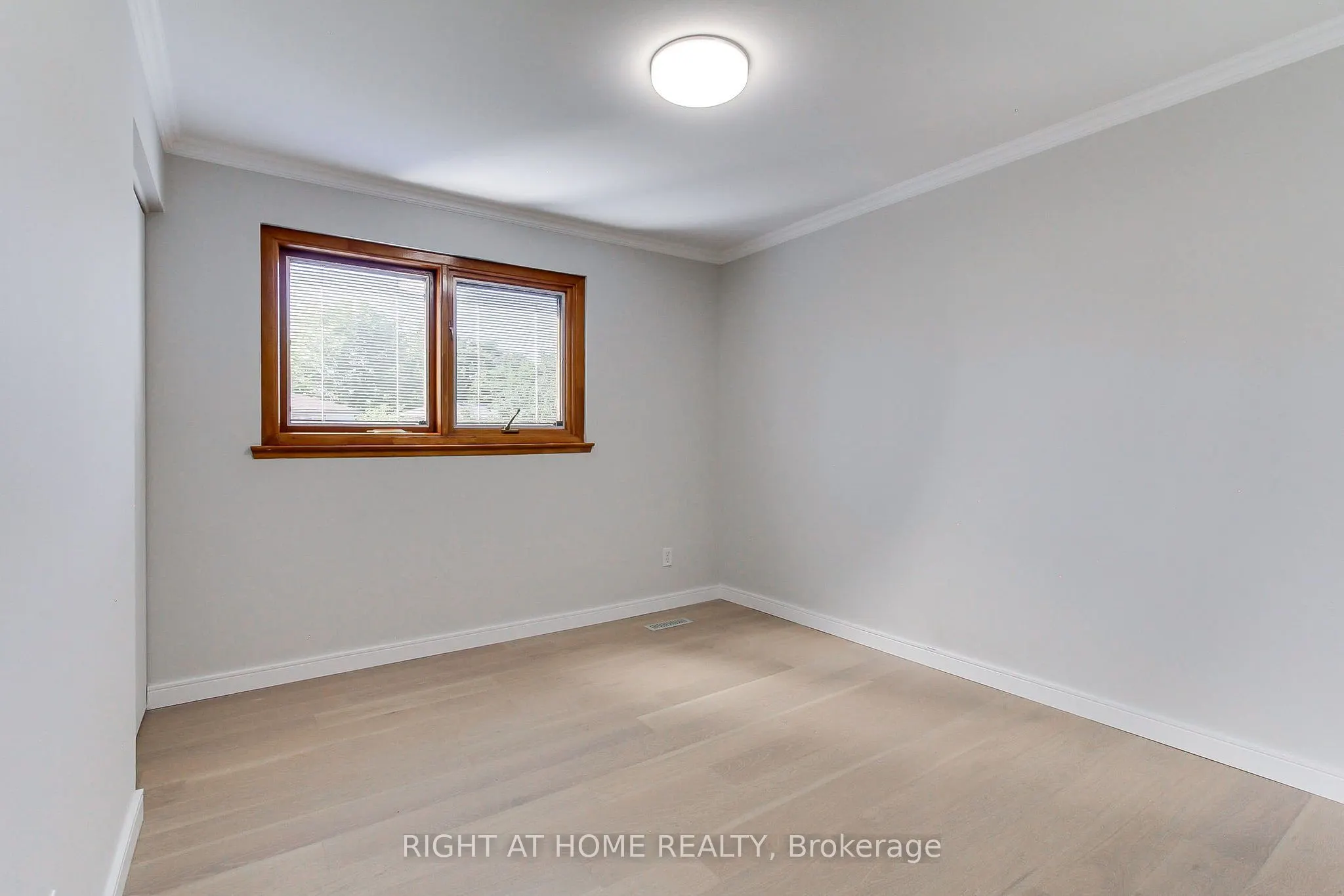 1715 Oberon Crescent