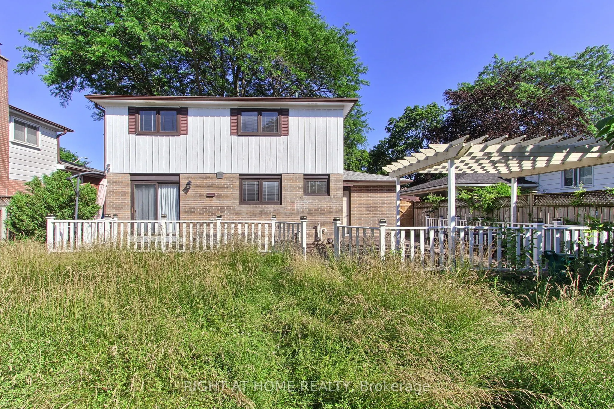 1715 Oberon Crescent