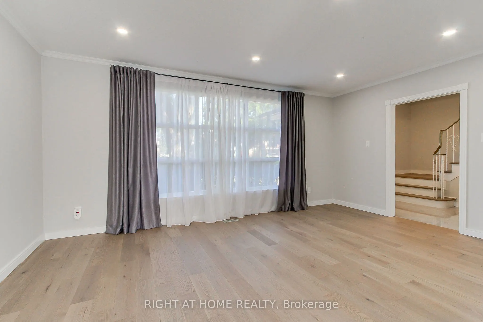 1715 Oberon Crescent