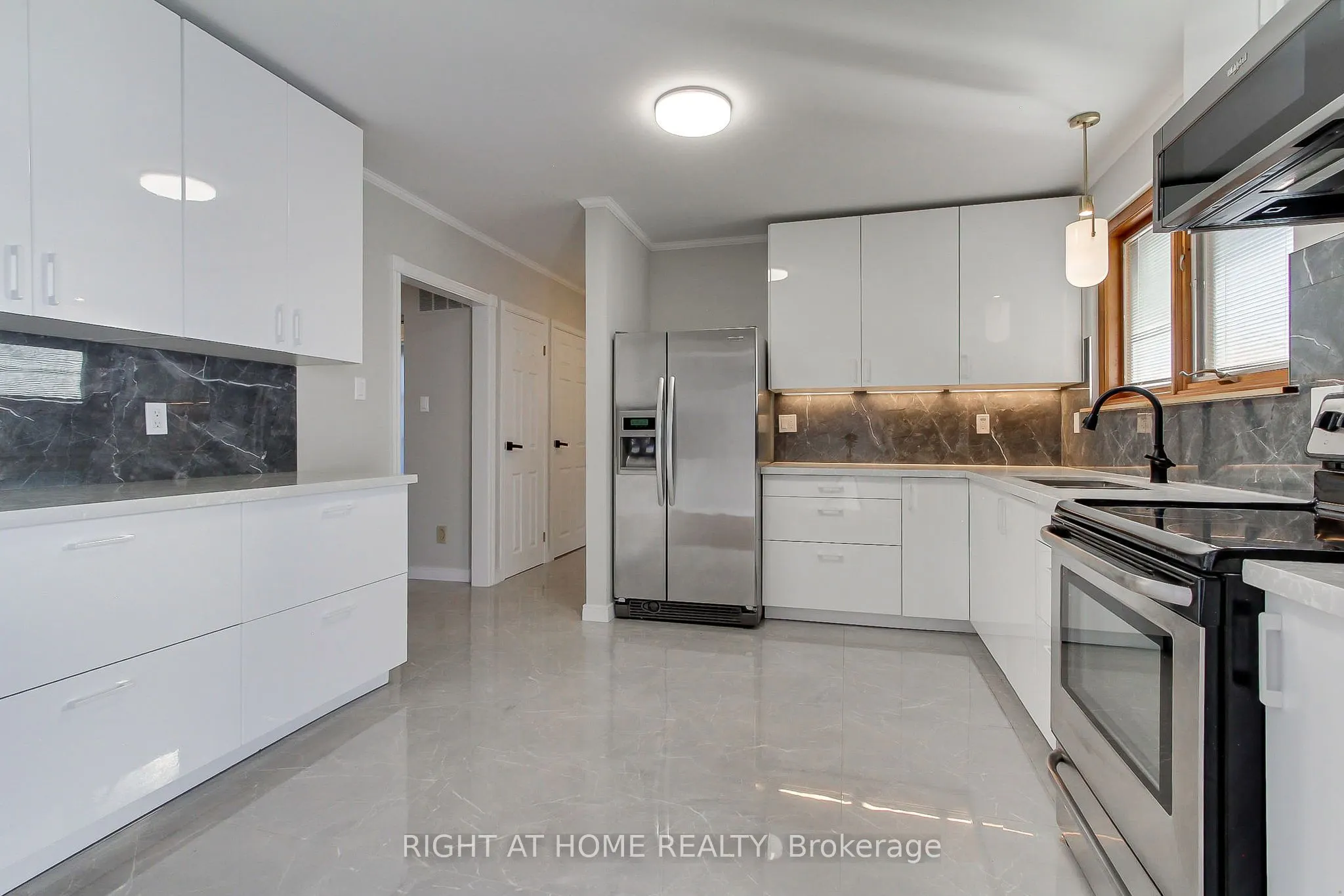 1715 Oberon Crescent