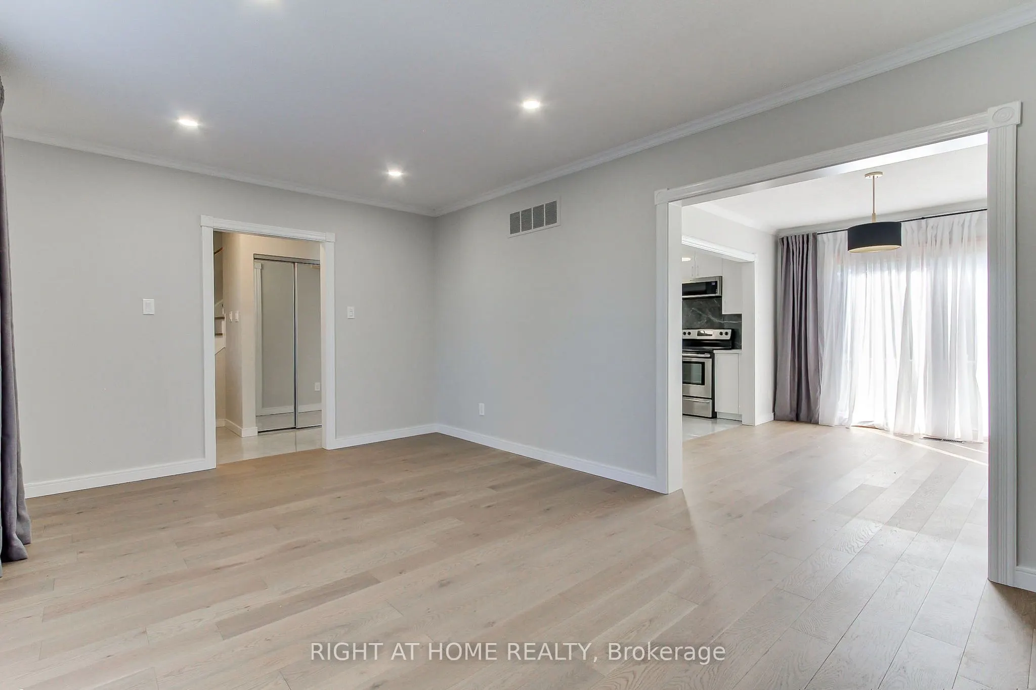 1715 Oberon Crescent