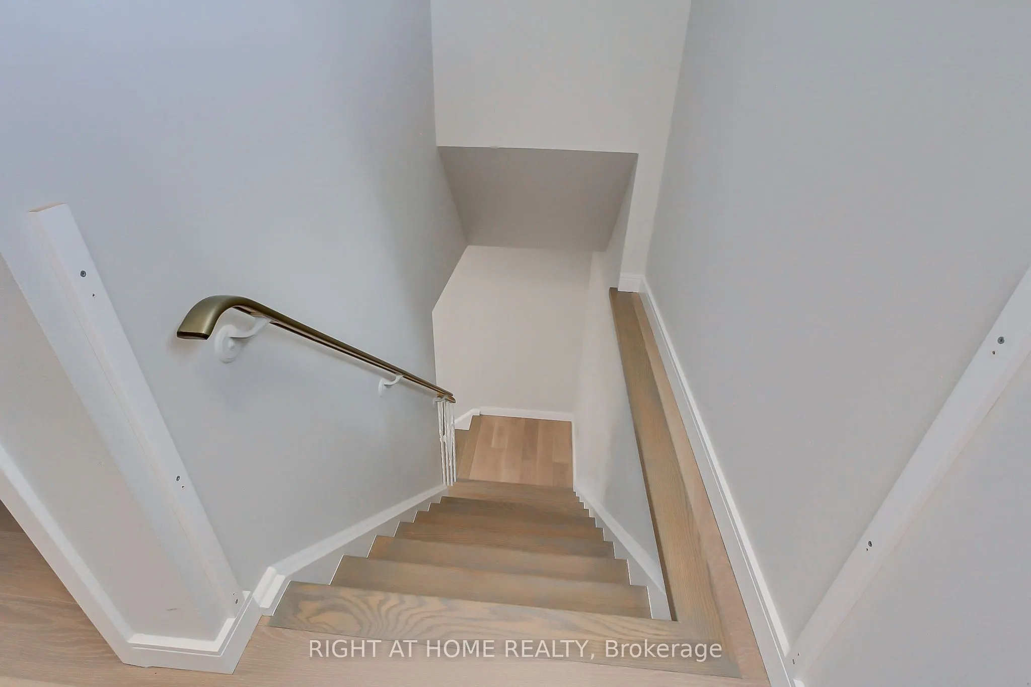 1715 Oberon Crescent