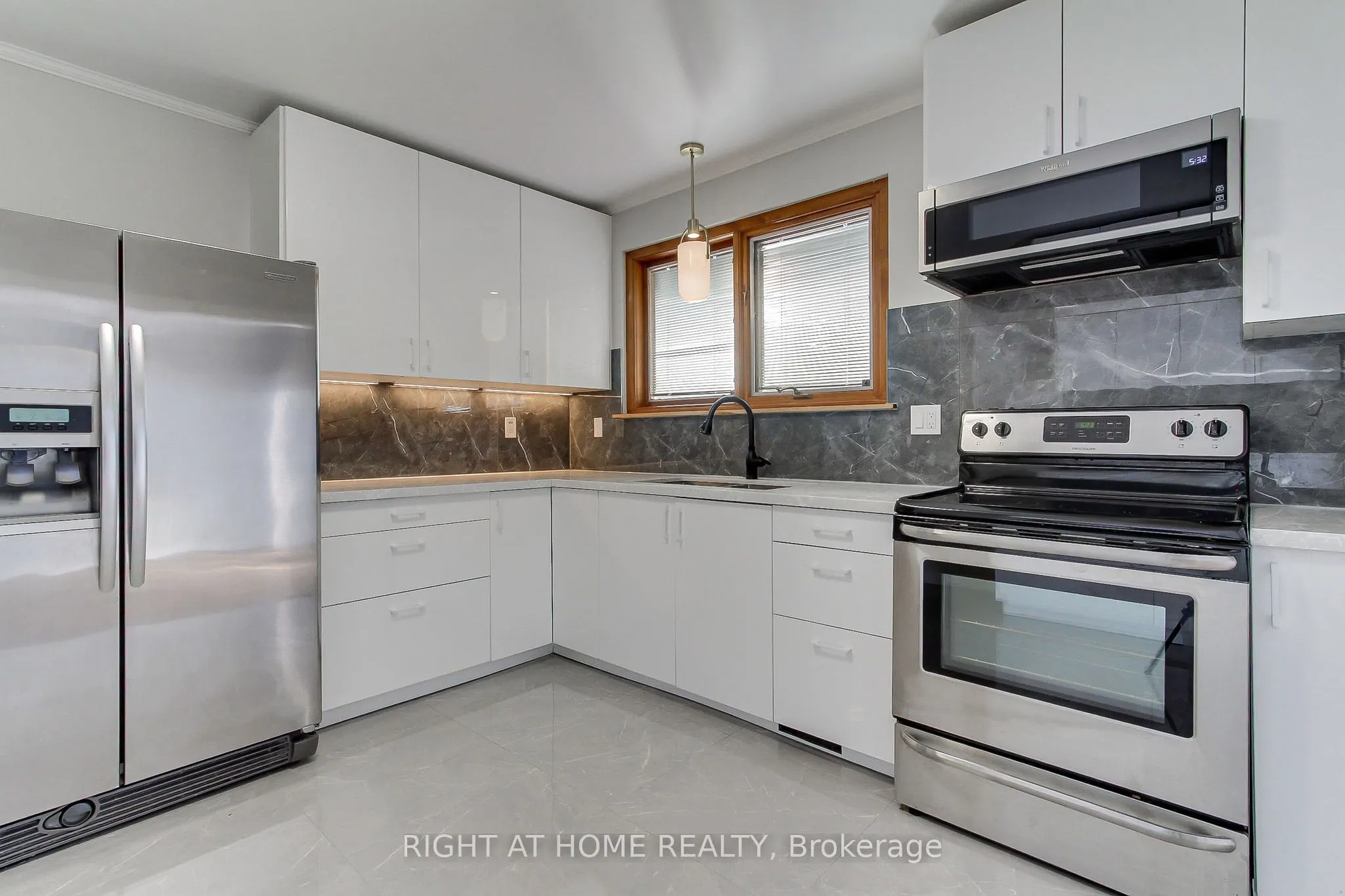 1715 Oberon Crescent
