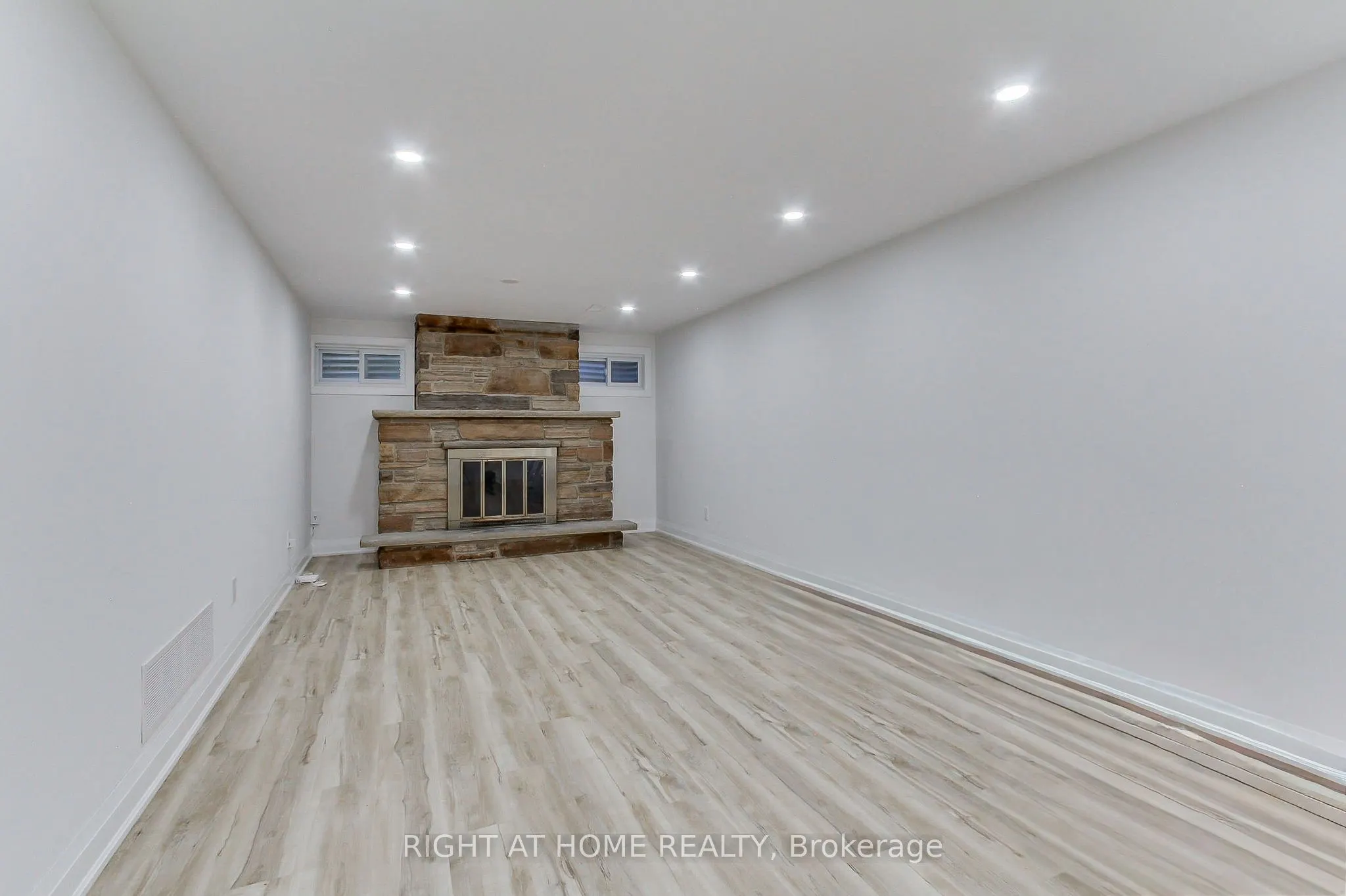1715 Oberon Crescent