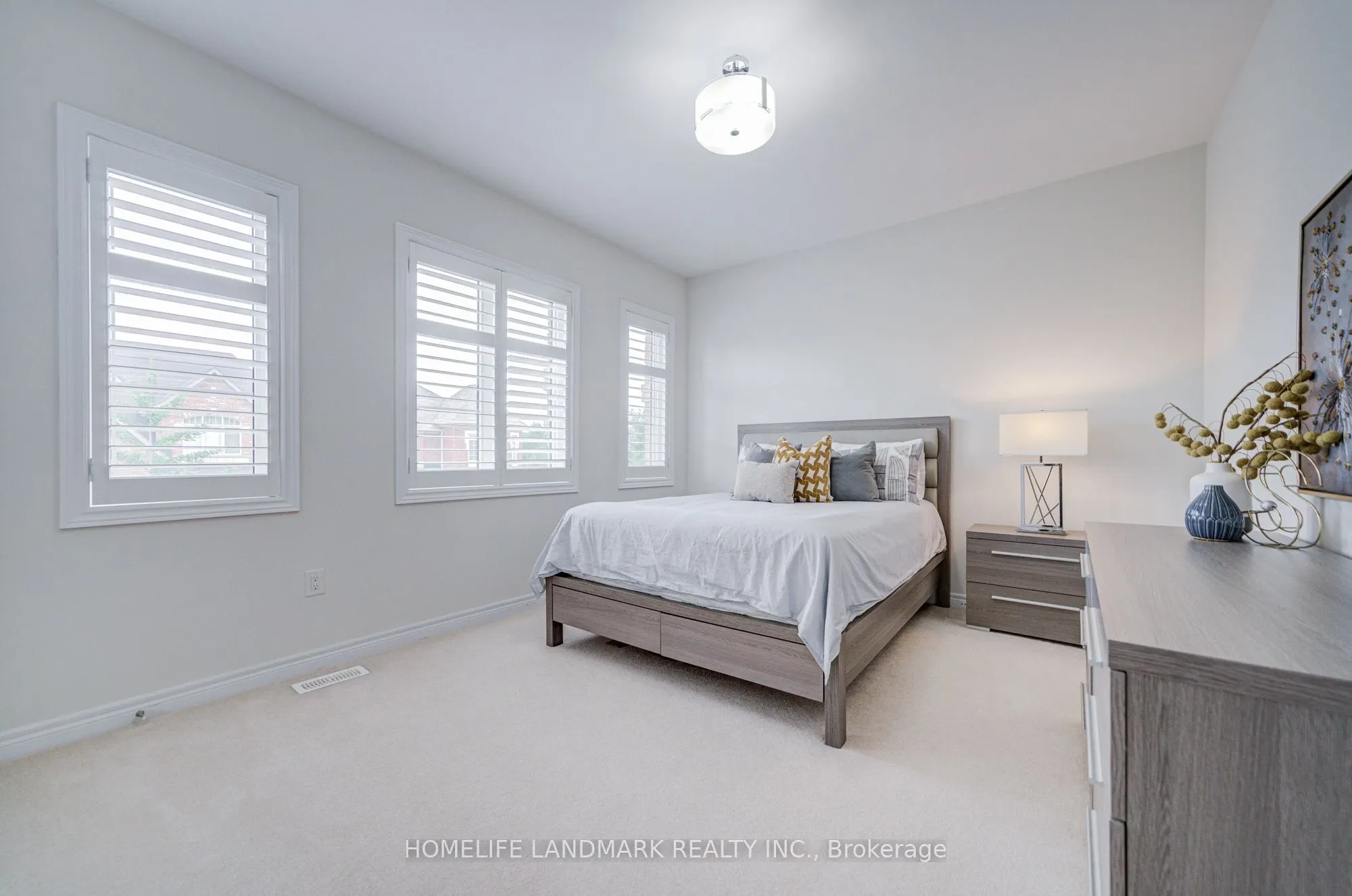 95 Hoey Crescent