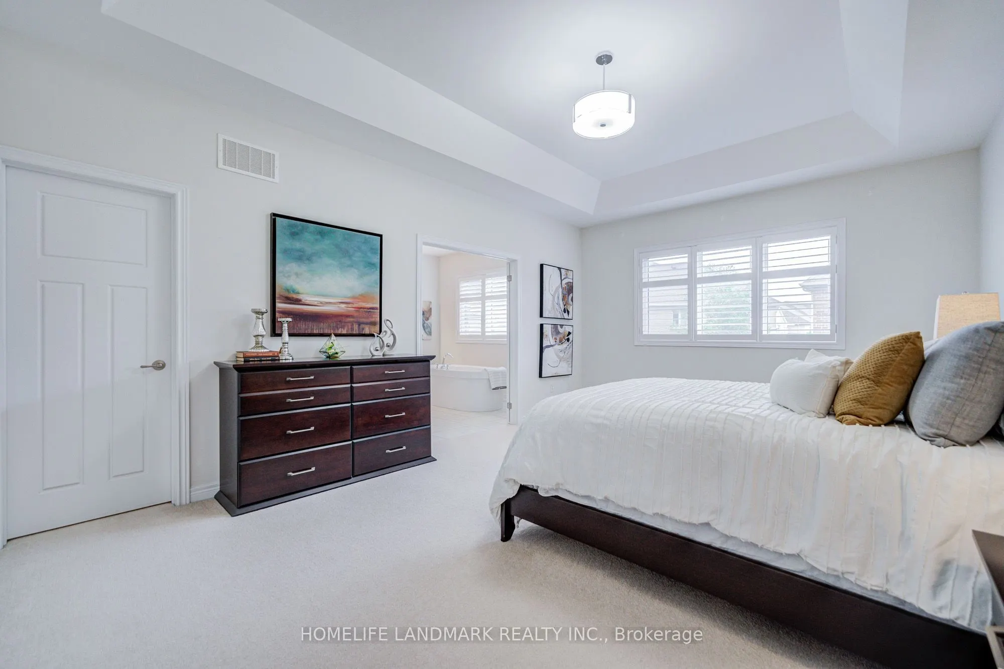 95 Hoey Crescent