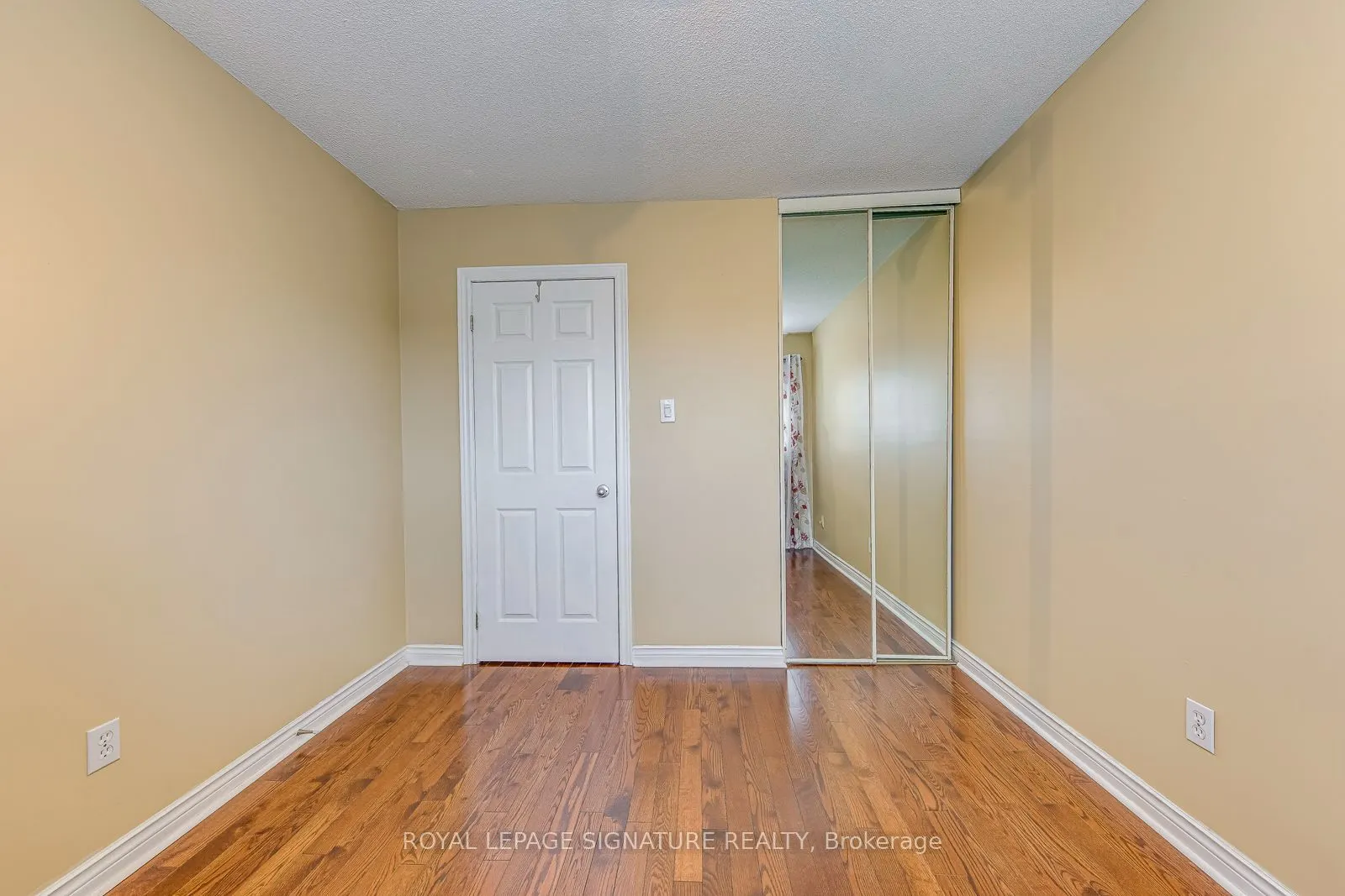 6 Wood Circle