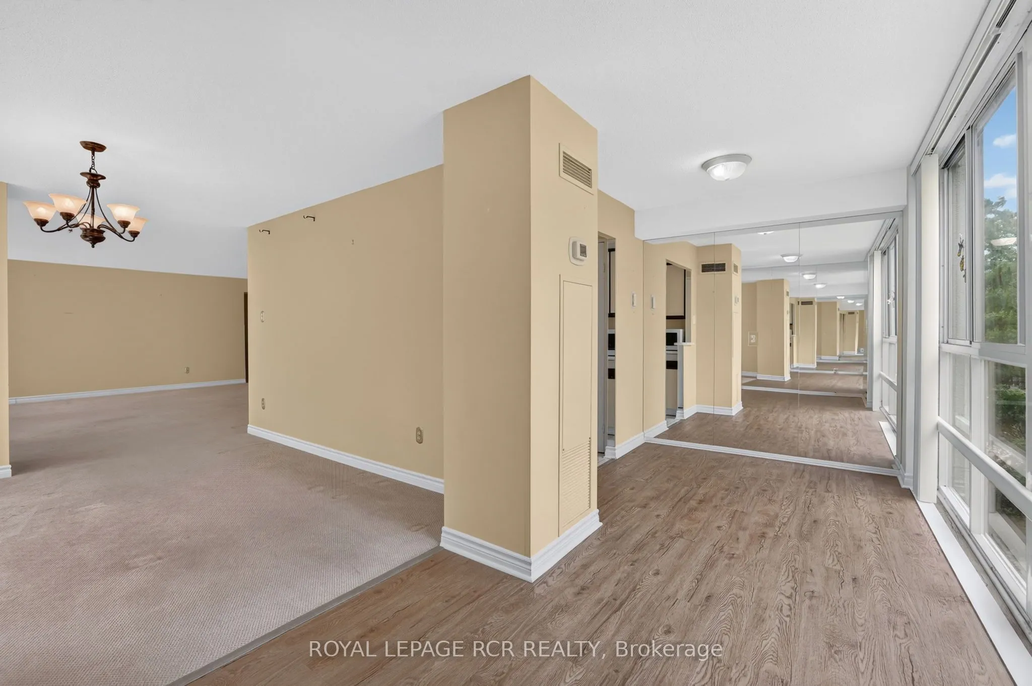 3650 Kaneff Crescent #303