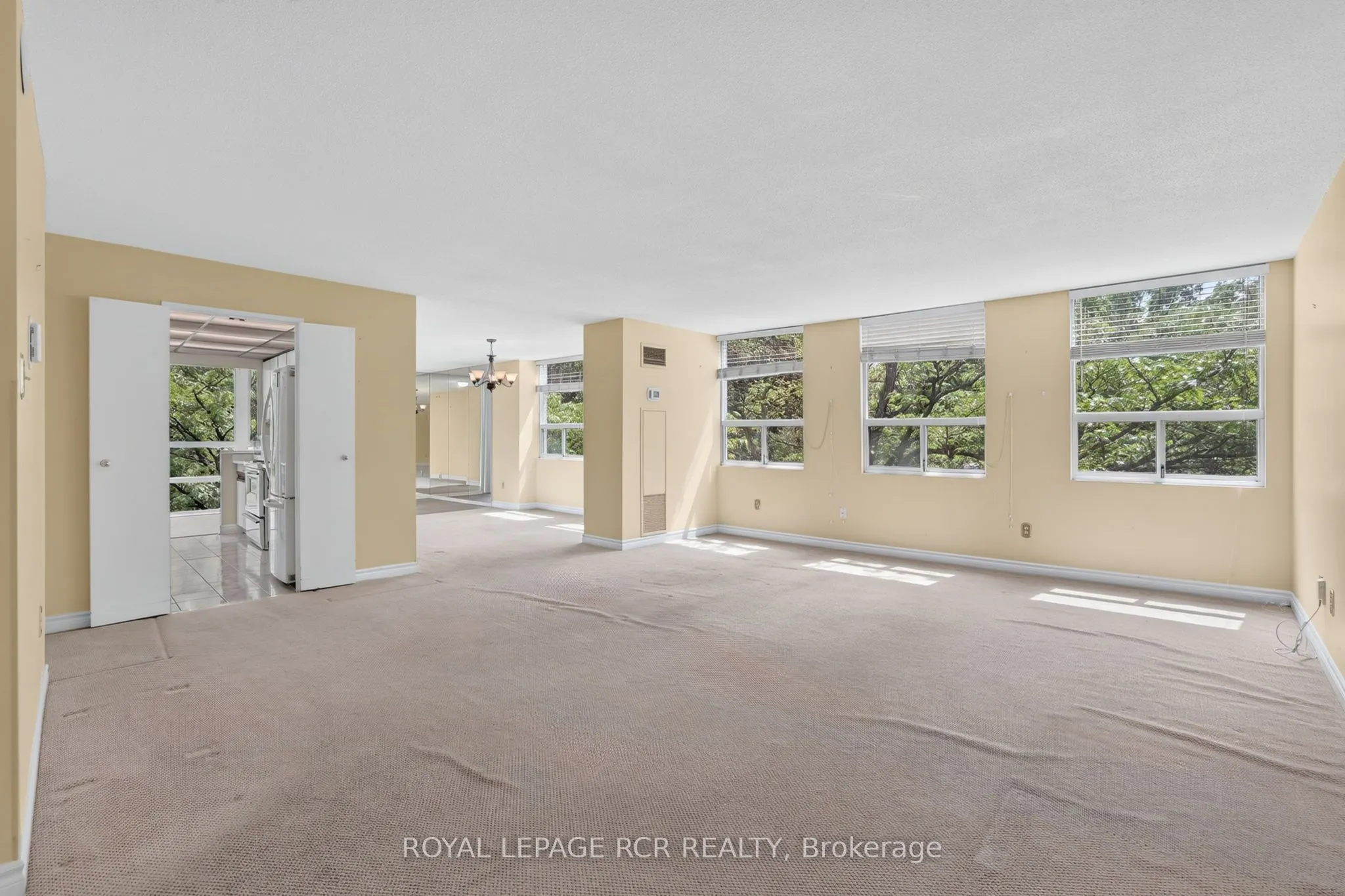 3650 Kaneff Crescent #303
