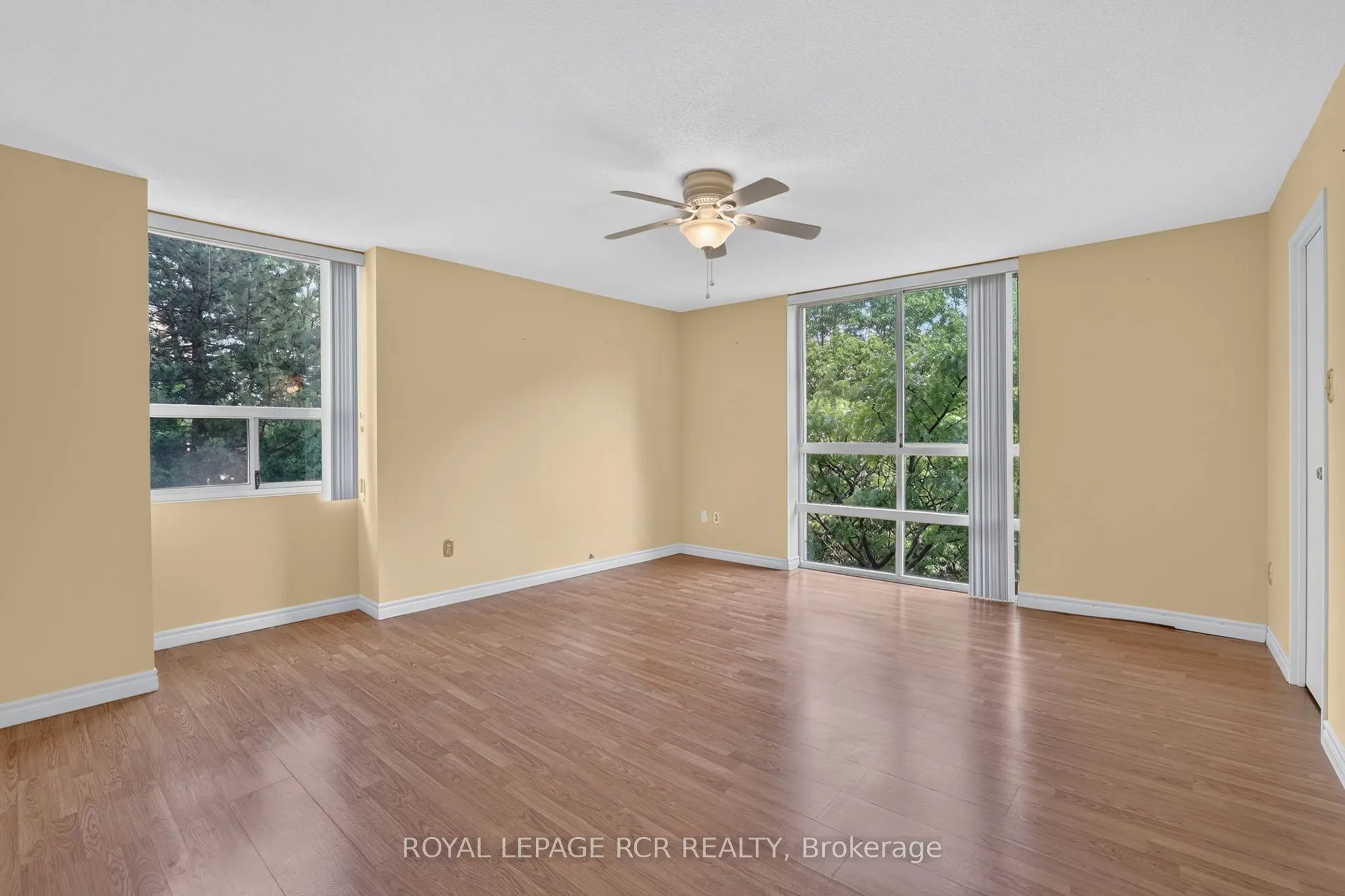 3650 Kaneff Crescent #303