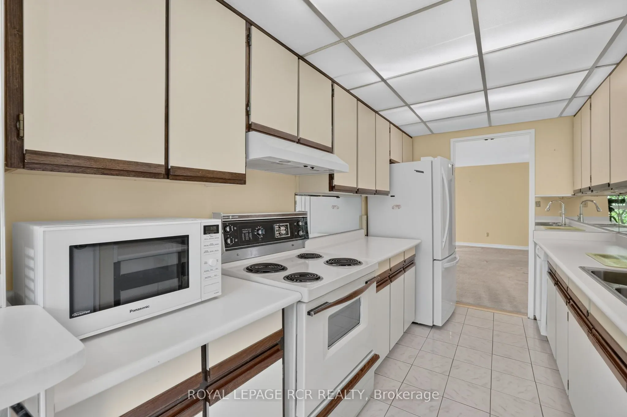 3650 Kaneff Crescent #303