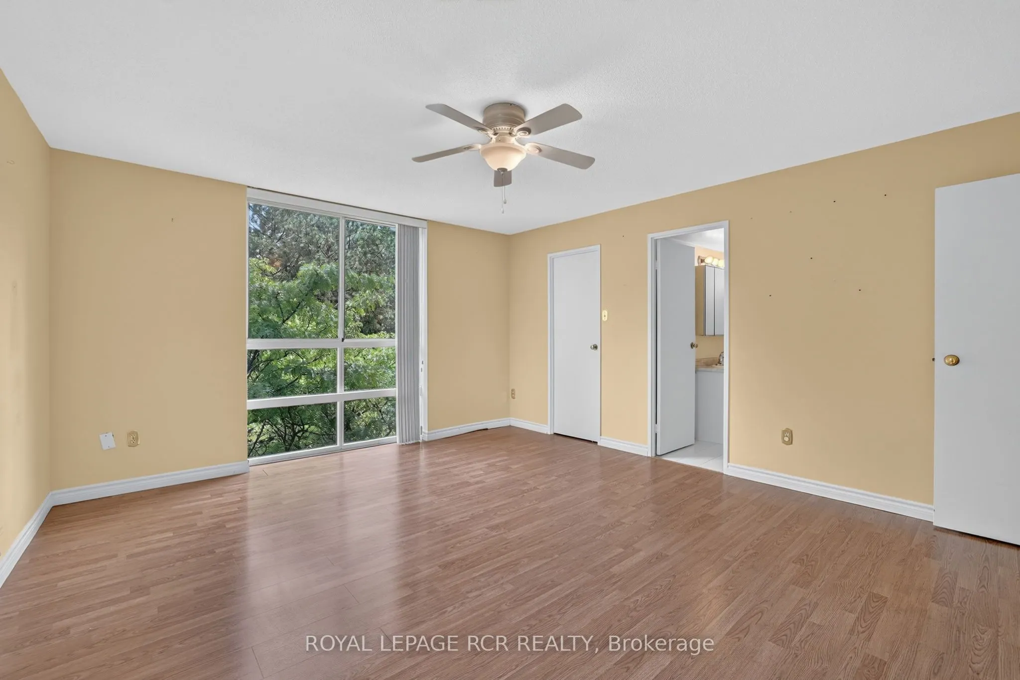 3650 Kaneff Crescent #303