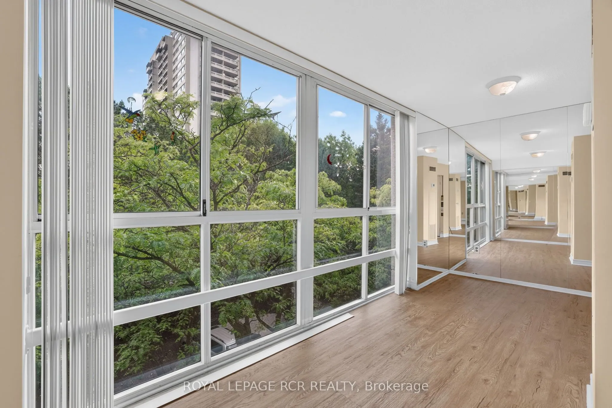 3650 Kaneff Crescent #303