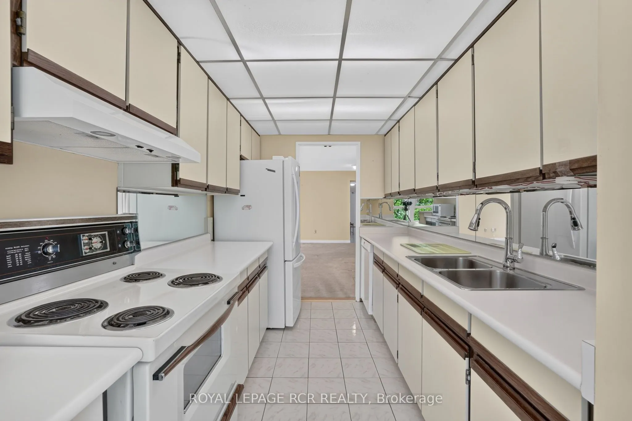 3650 Kaneff Crescent #303