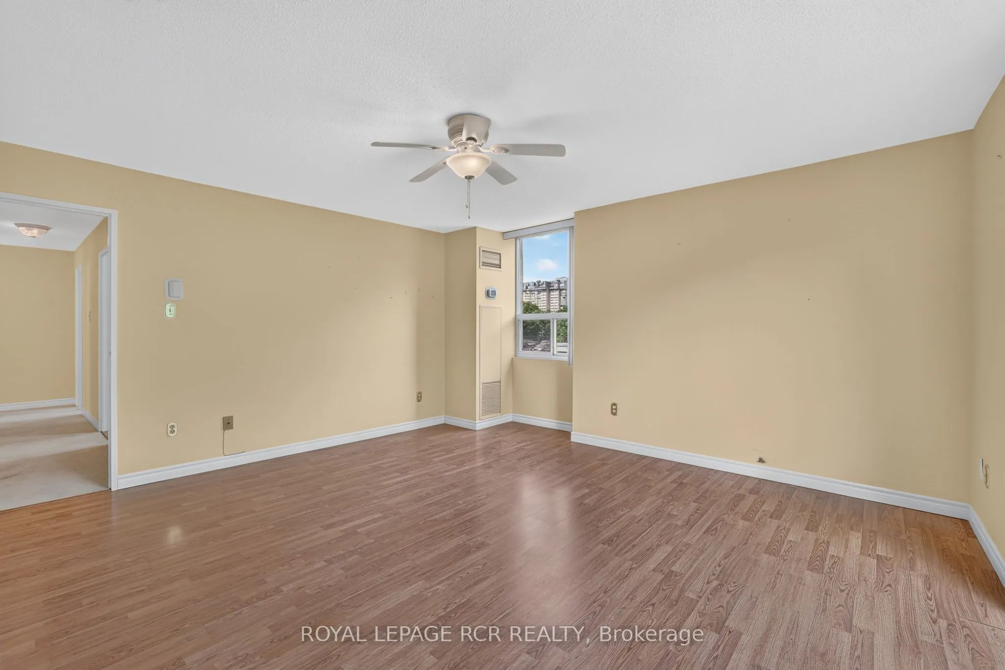 3650 Kaneff Crescent #303