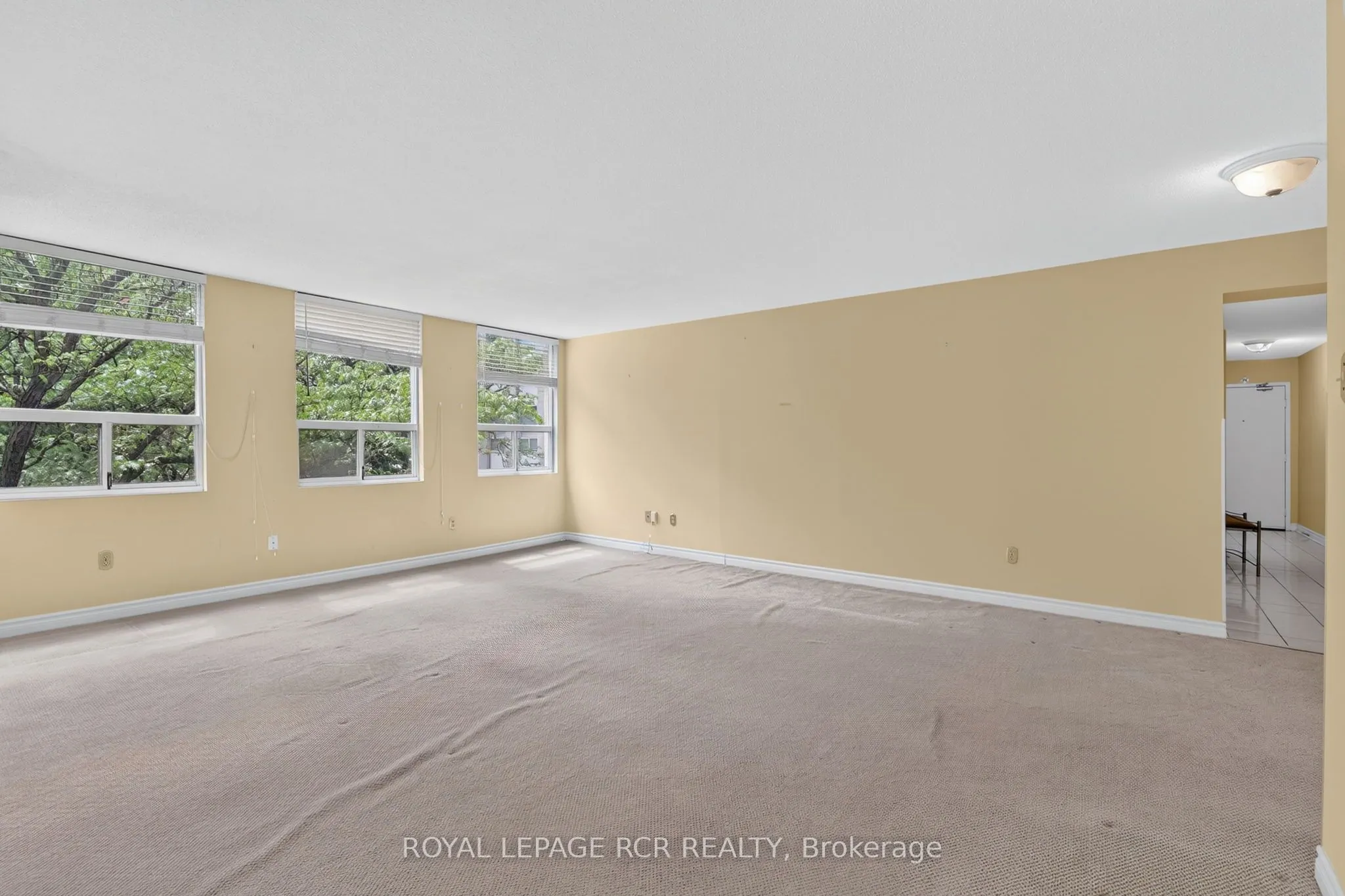 3650 Kaneff Crescent #303