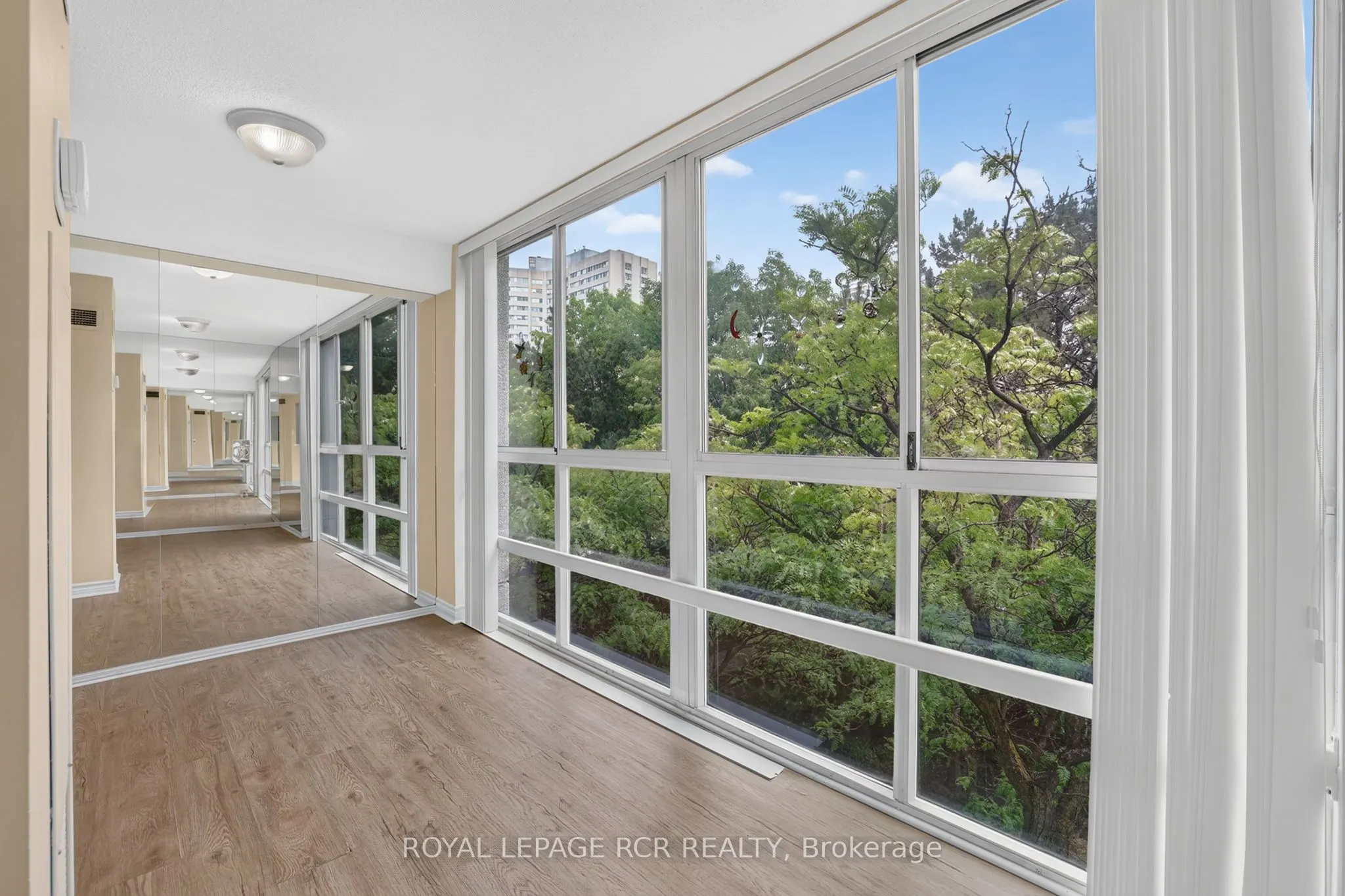 3650 Kaneff Crescent #303