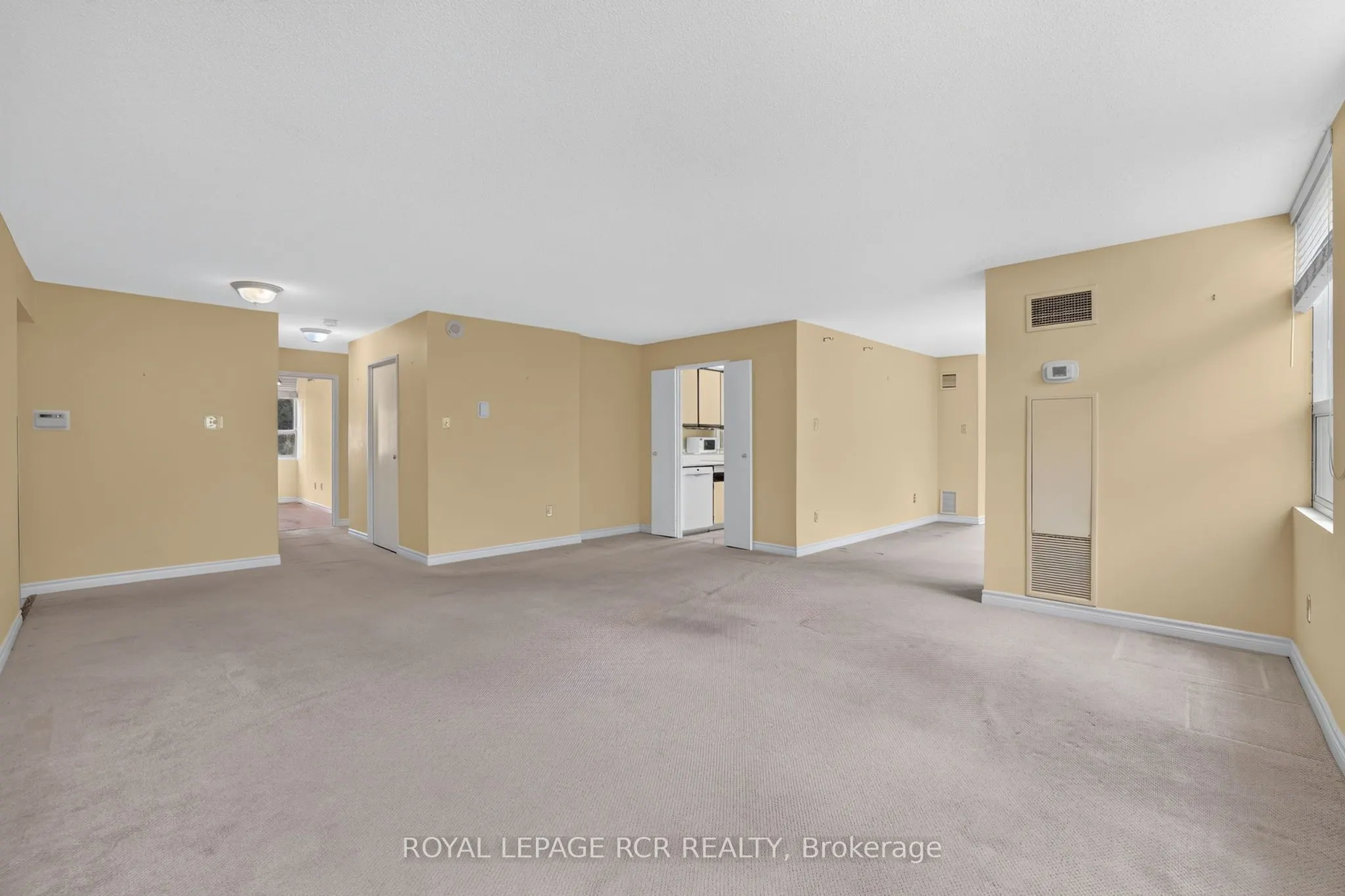3650 Kaneff Crescent #303