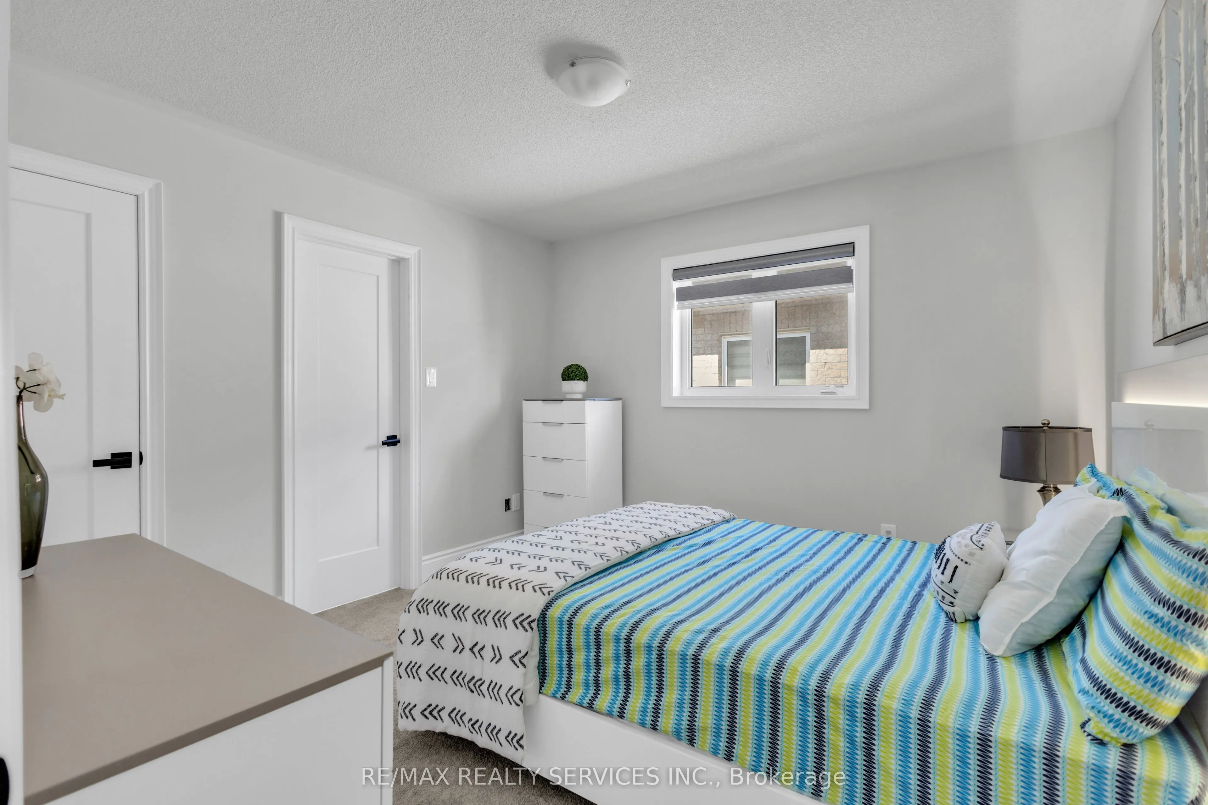 40 Rosewell Crescent