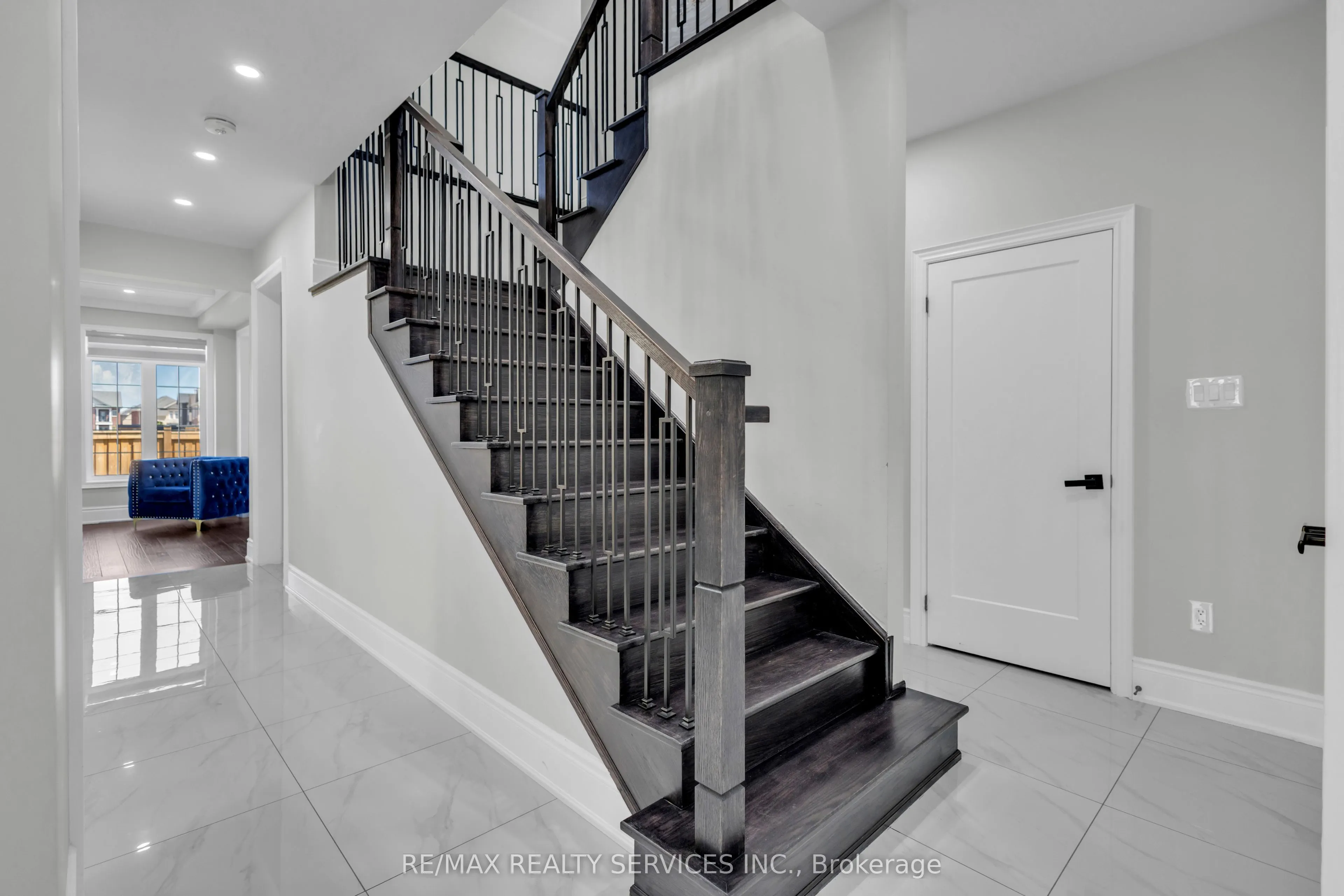 40 Rosewell Crescent