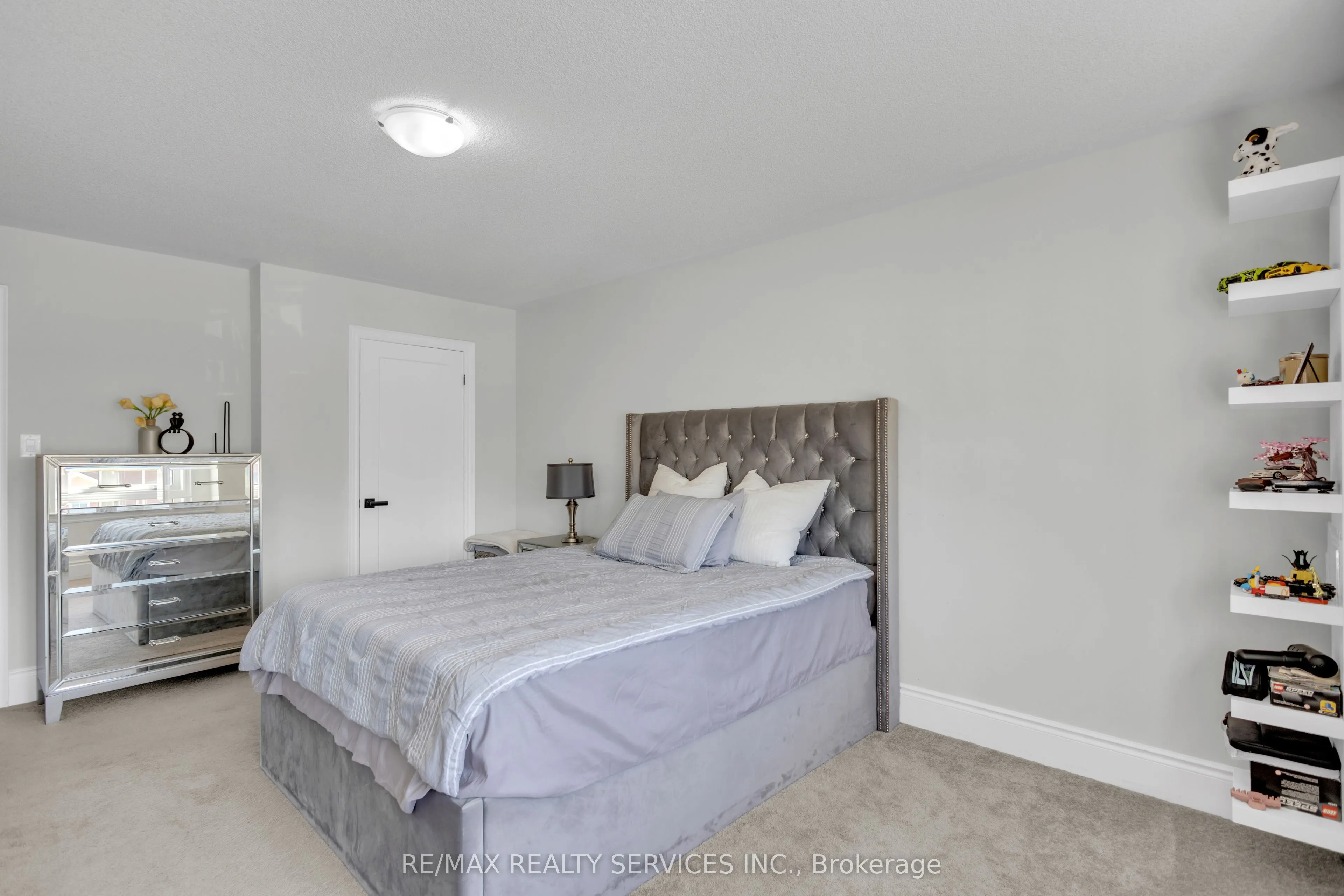 40 Rosewell Crescent