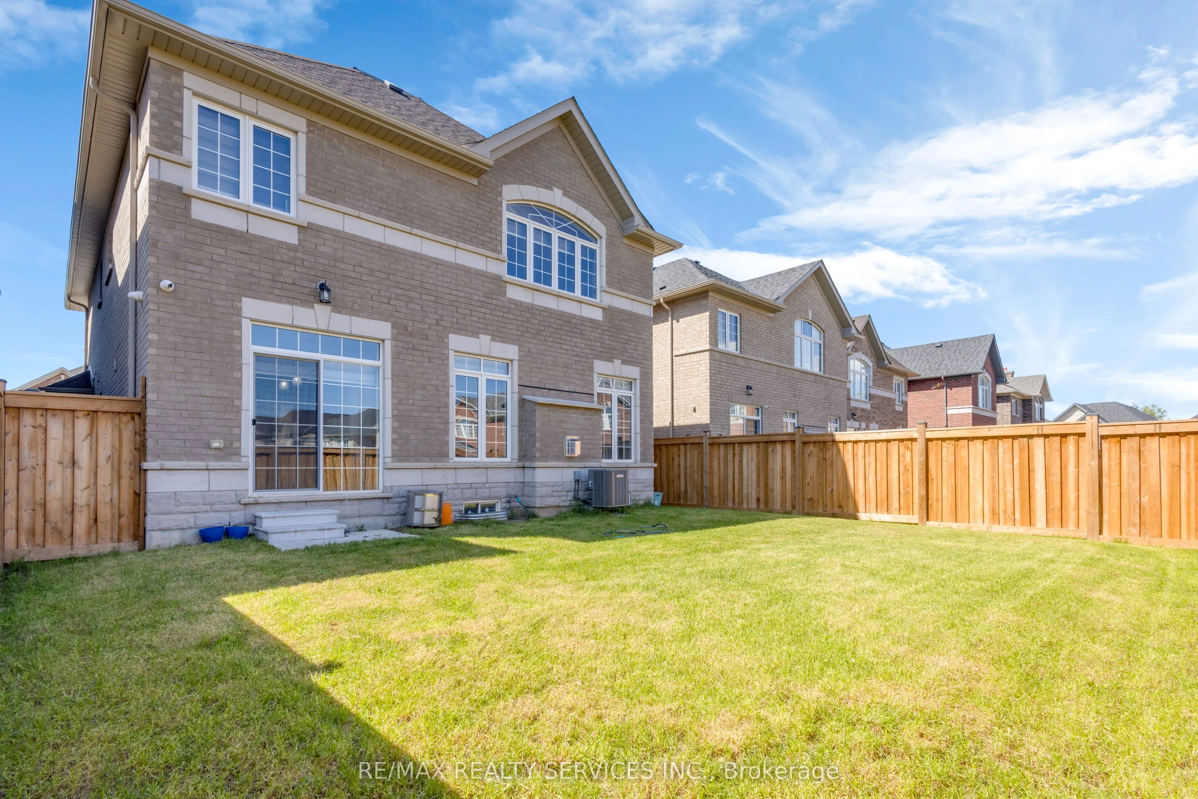 40 Rosewell Crescent